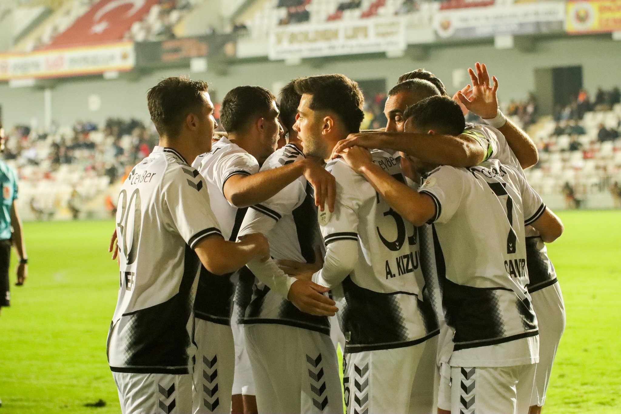 Altay Ilk Galibiyetini Aldı, Düşme Hattından Çıktı (2)