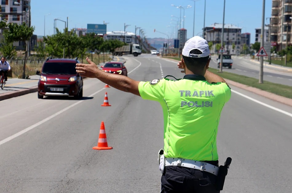 Bakan Yerlikaya Açıkladı Trafikte Bu Hataları Yapan Yandı, Büyük Ceza Geliyor! (1)