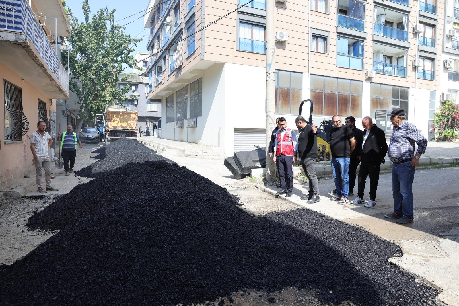 Başkan Önal Sahada Bayraklı Yolları Hızla Yenileniyor (2)