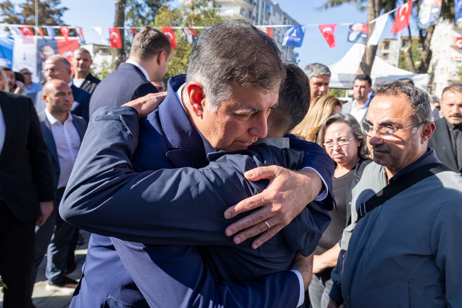 Başkan Tugay 'Depremin Siyaseti Olmaz, Vicdanla Konuşacağız' (1)