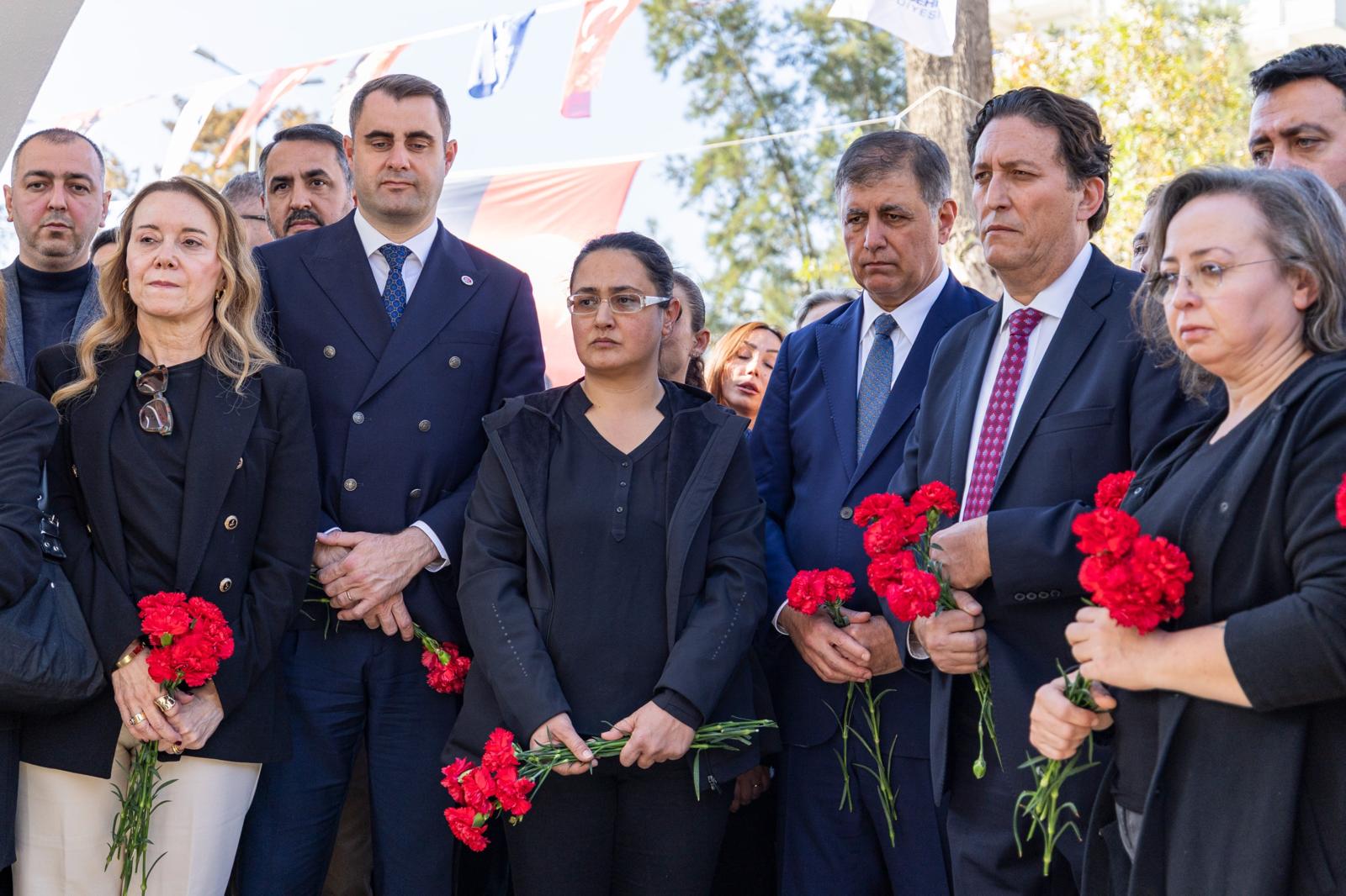 Başkan Tugay 'Depremin Siyaseti Olmaz, Vicdanla Konuşacağız' (13)