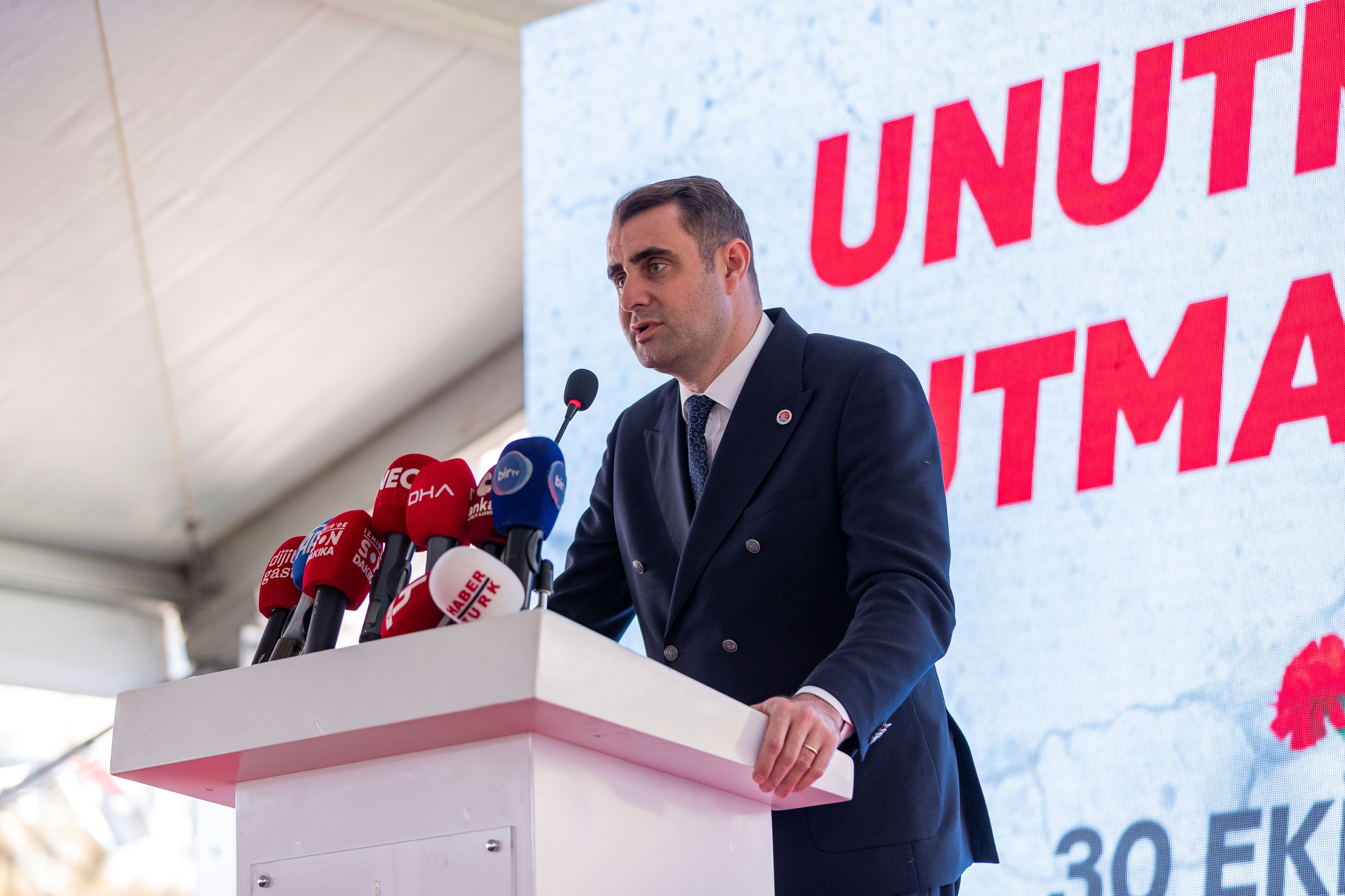 Başkan Tugay 'Depremin Siyaseti Olmaz, Vicdanla Konuşacağız' (4)