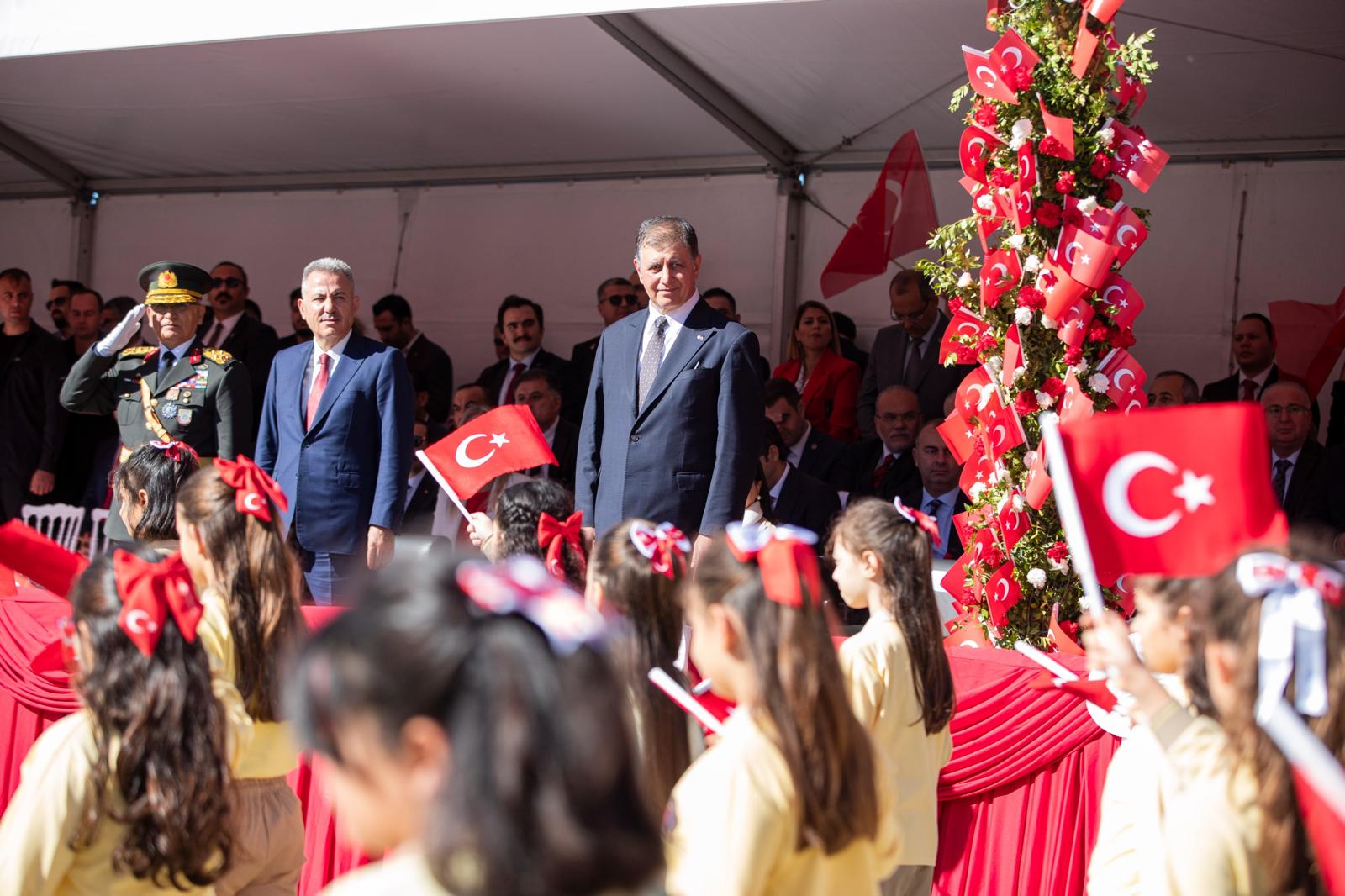 Başkan Tugay’dan 29 Ekim Mesajı 'Kimse Bu Ülkeyi Demokrasiden Uzaklaştıramaz' (7)