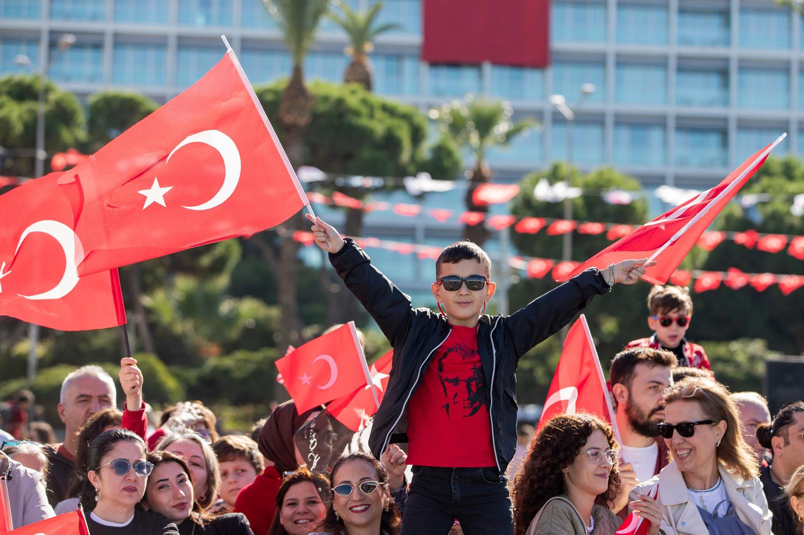 Başkan Tugay’dan 29 Ekim Mesajı 'Kimse Bu Ülkeyi Demokrasiden Uzaklaştıramaz' (8)