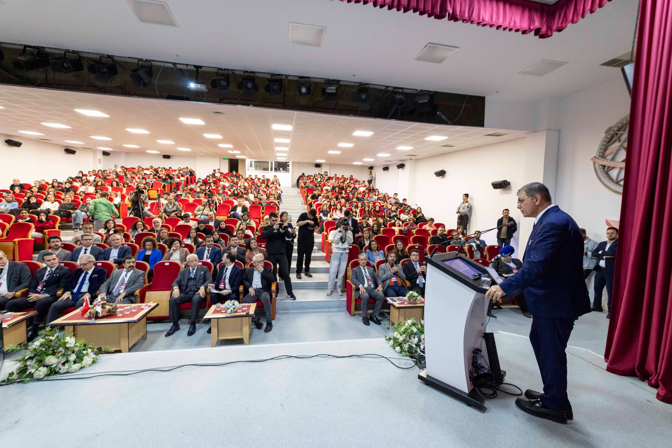 Başkan Tugay’dan Gençlere Çağrı 'İnovasyonun Merkezinde Olun' (5)