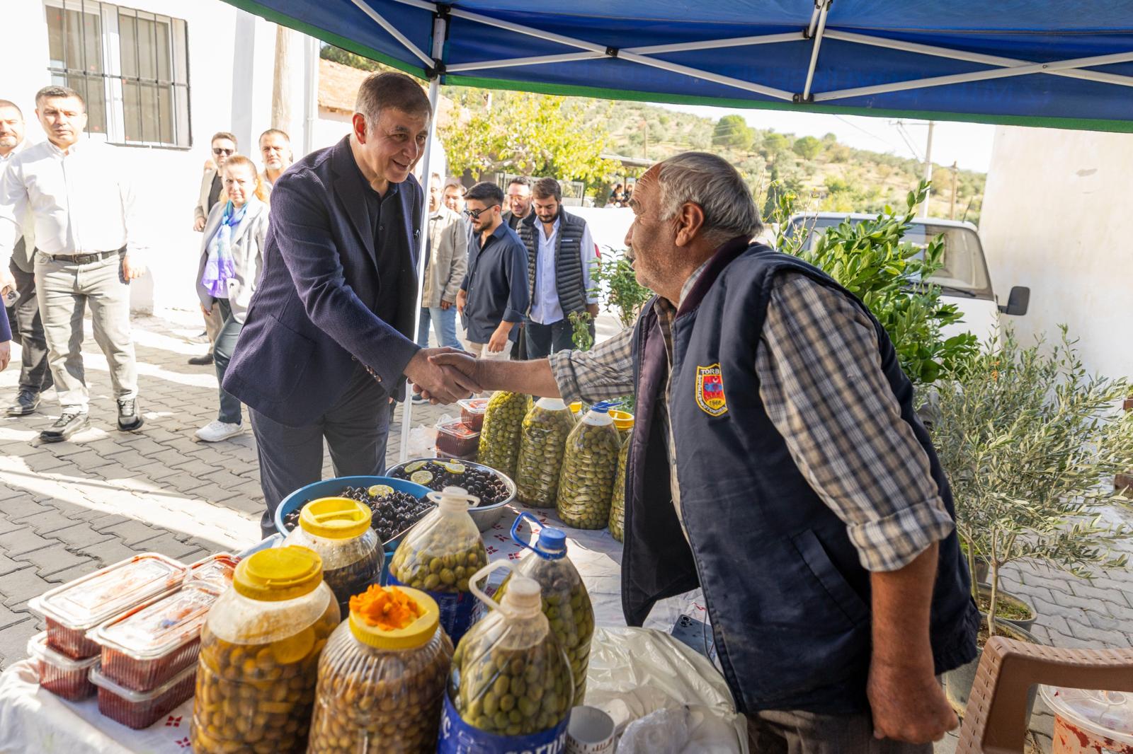 Başkan Tugay’dan Zeytin Festivali’nde Güçlü Mesaj 'Asla Yalnız Değilsiniz' (11)