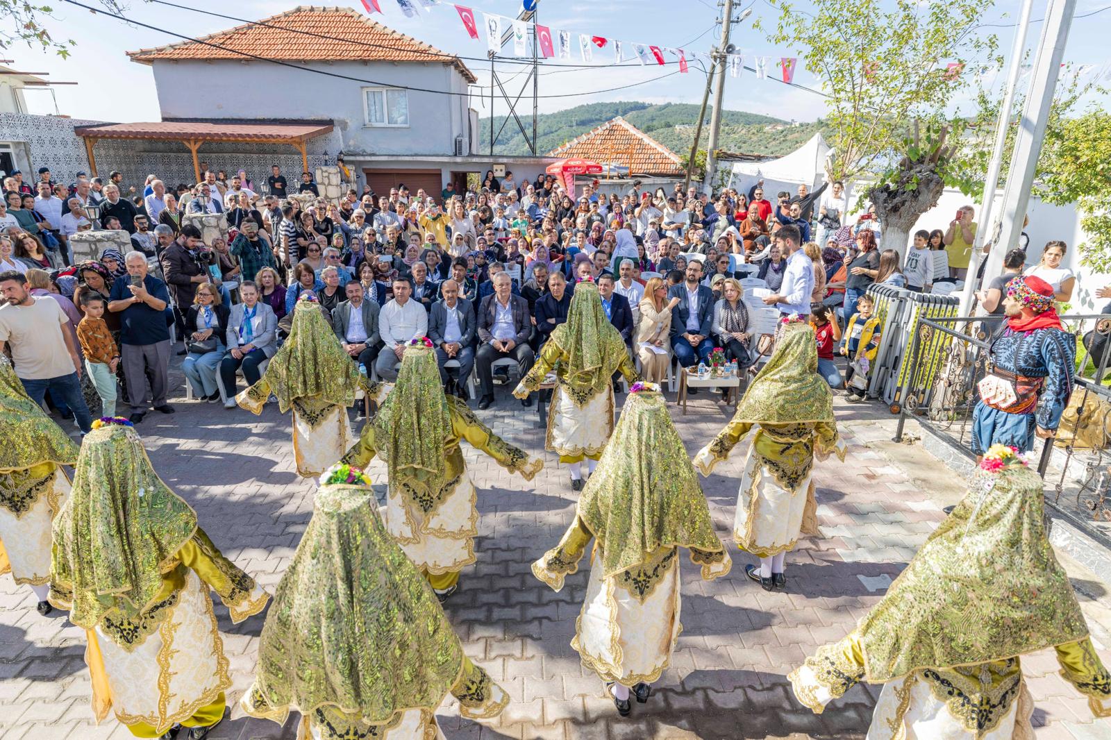 Başkan Tugay’dan Zeytin Festivali’nde Güçlü Mesaj 'Asla Yalnız Değilsiniz' (5)