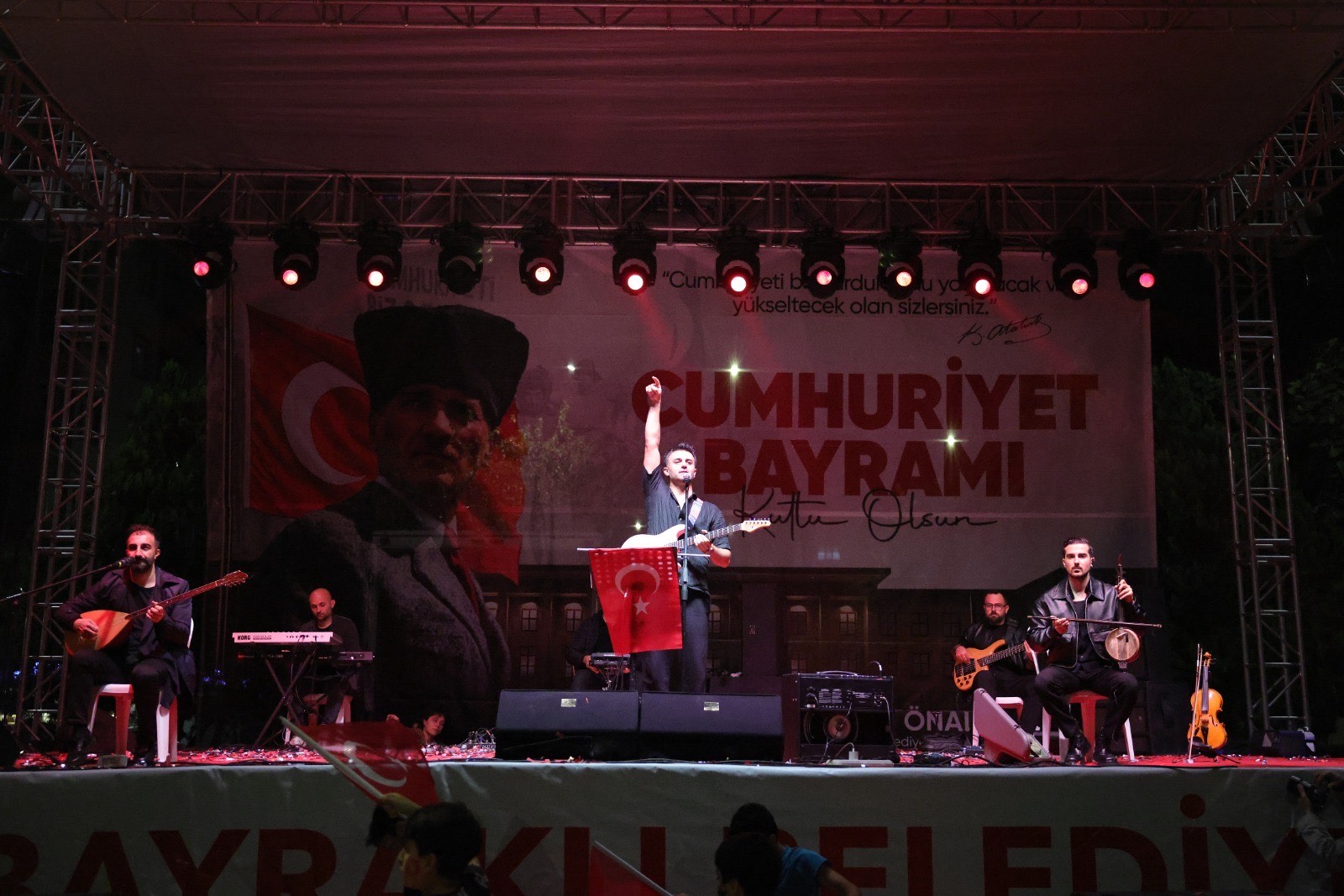 Bayraklı’da 29 Ekim Coşkusu Cumhuriyet’in 102. Yılı Kutlandı (3)