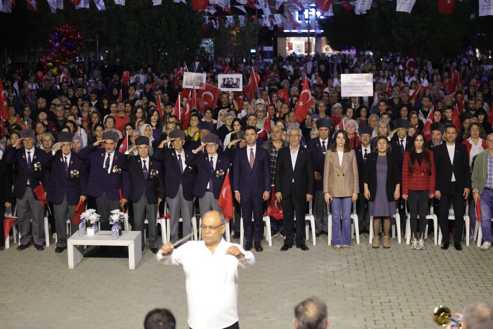 Bayraklı’da 29 Ekim Coşkusu Cumhuriyet’in 102. Yılı Kutlandı (6)