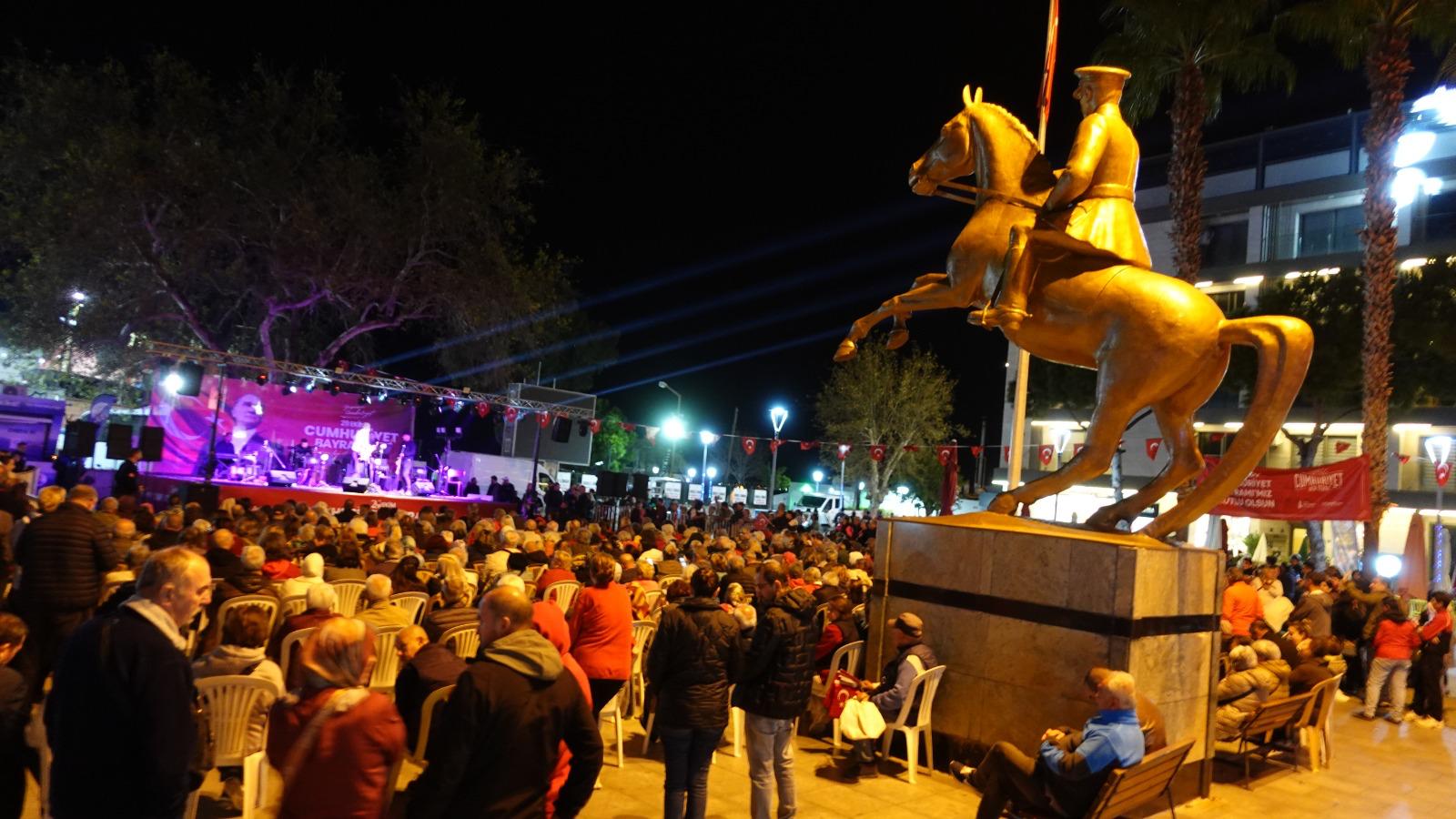 Bir Hafta Boyunca Cumhuriyet Coşkusu 'Cumhuriyet Her Yerde'nin Son Durağı Dikili Ve Selçuk (6)