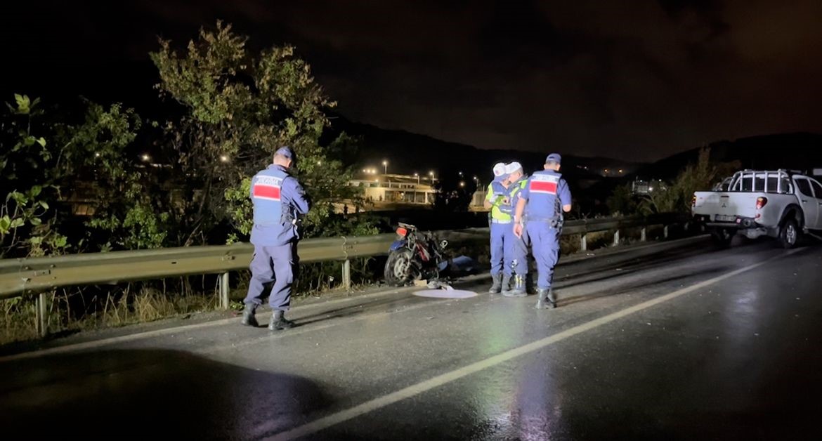 Bornova’da Feci Kaza! Elektrikli Bisiklet Hurdaya Döndü 2 Ölü (3)