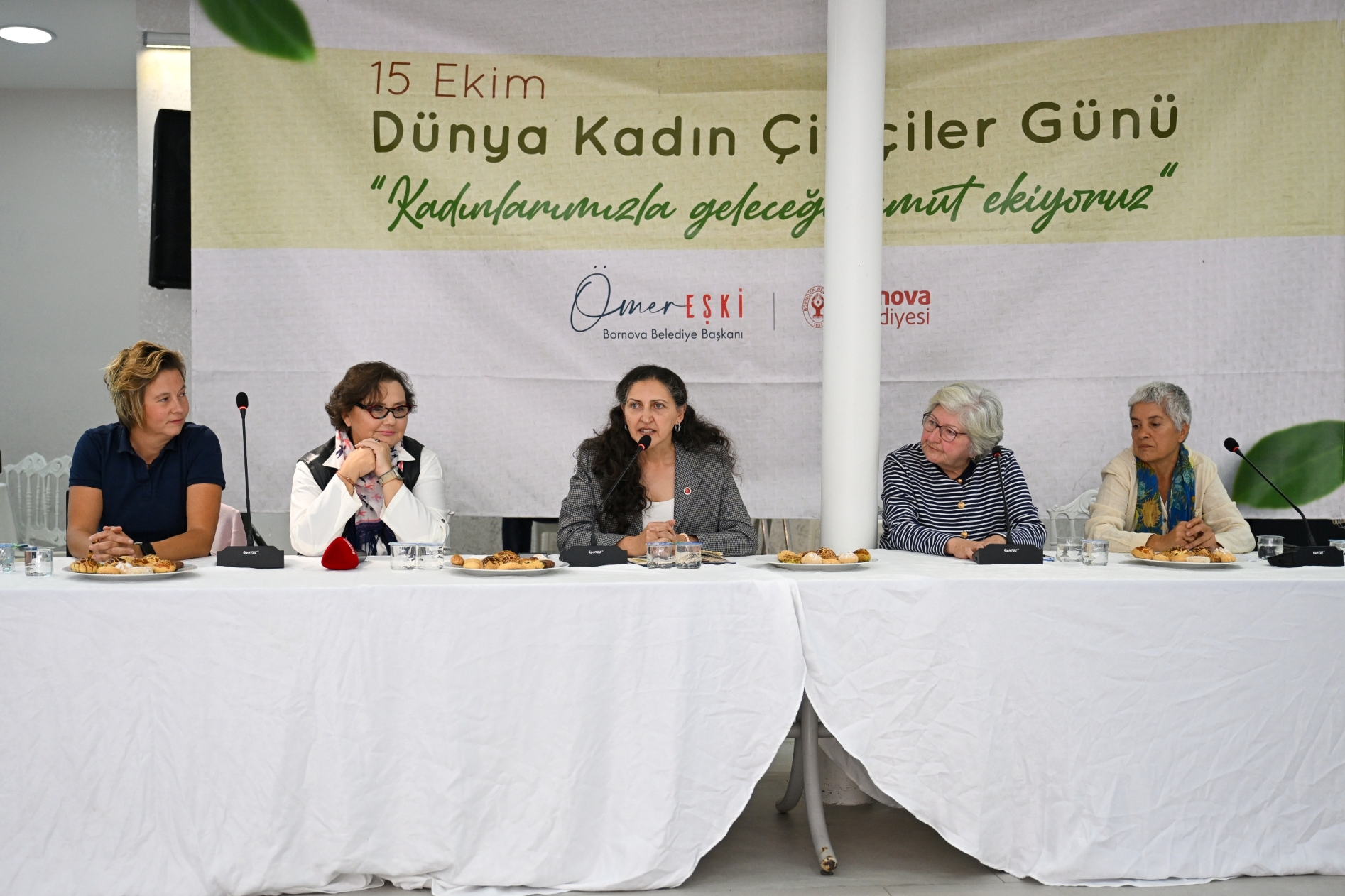 Bornova’da Kadın Çiftçiler Geleceğe Umut Ekiyor (9)