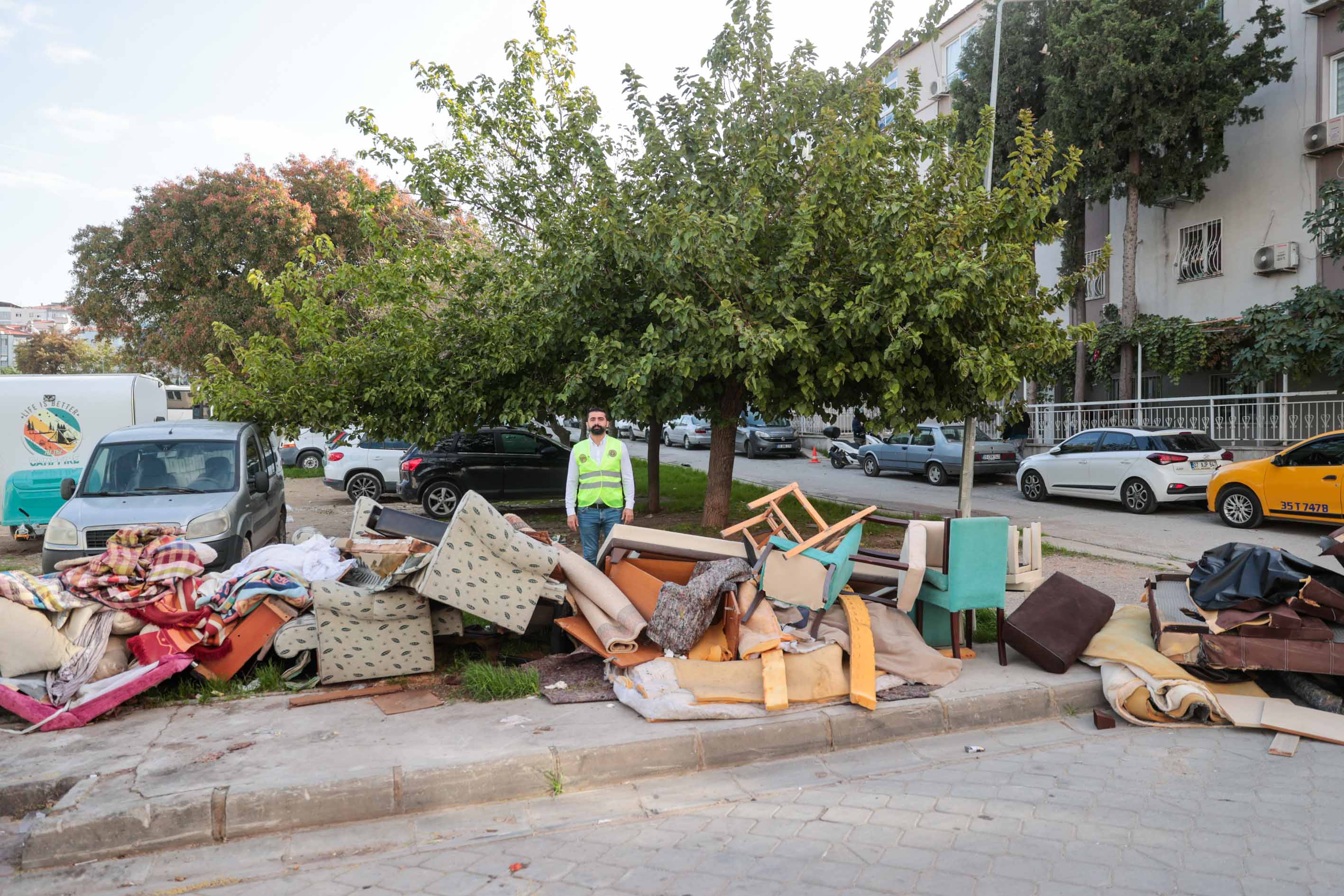 Buca’da Çöp Kamyonları Alamıyor, Ama Bu Sistem Her Şeyi Çözüyor! (4)