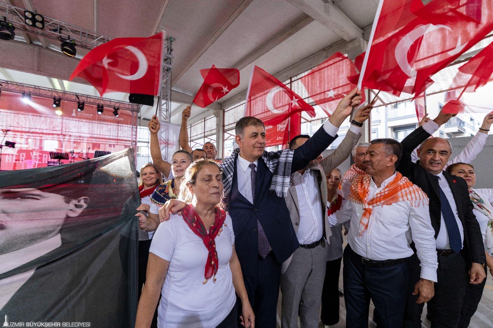 Cemil Tugay’dan Anlamlı 29 Ekim Mesajı 'Cumhuriyet Her Nefeste' (4)