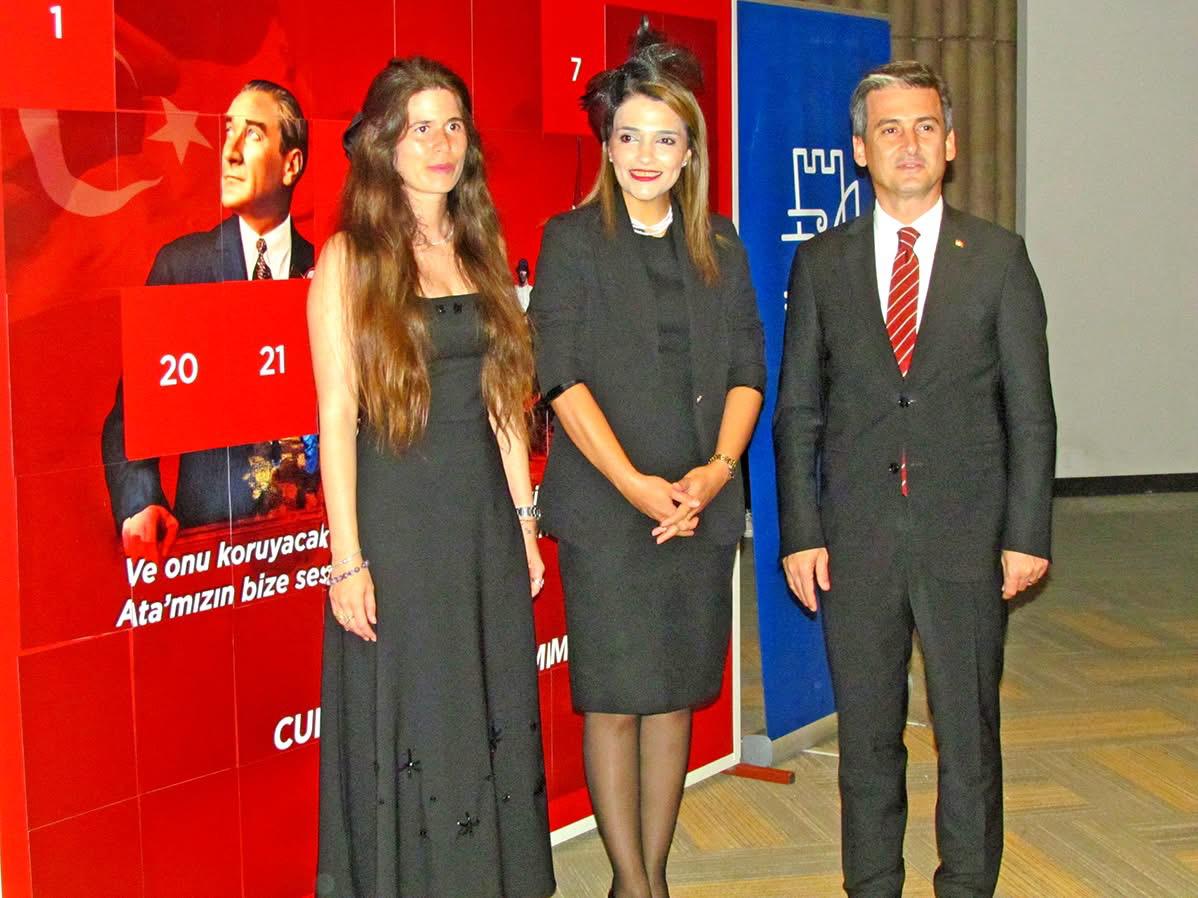 Çeşme’de Cumhuriyet Resepsiyonu Düzenlendi (2)