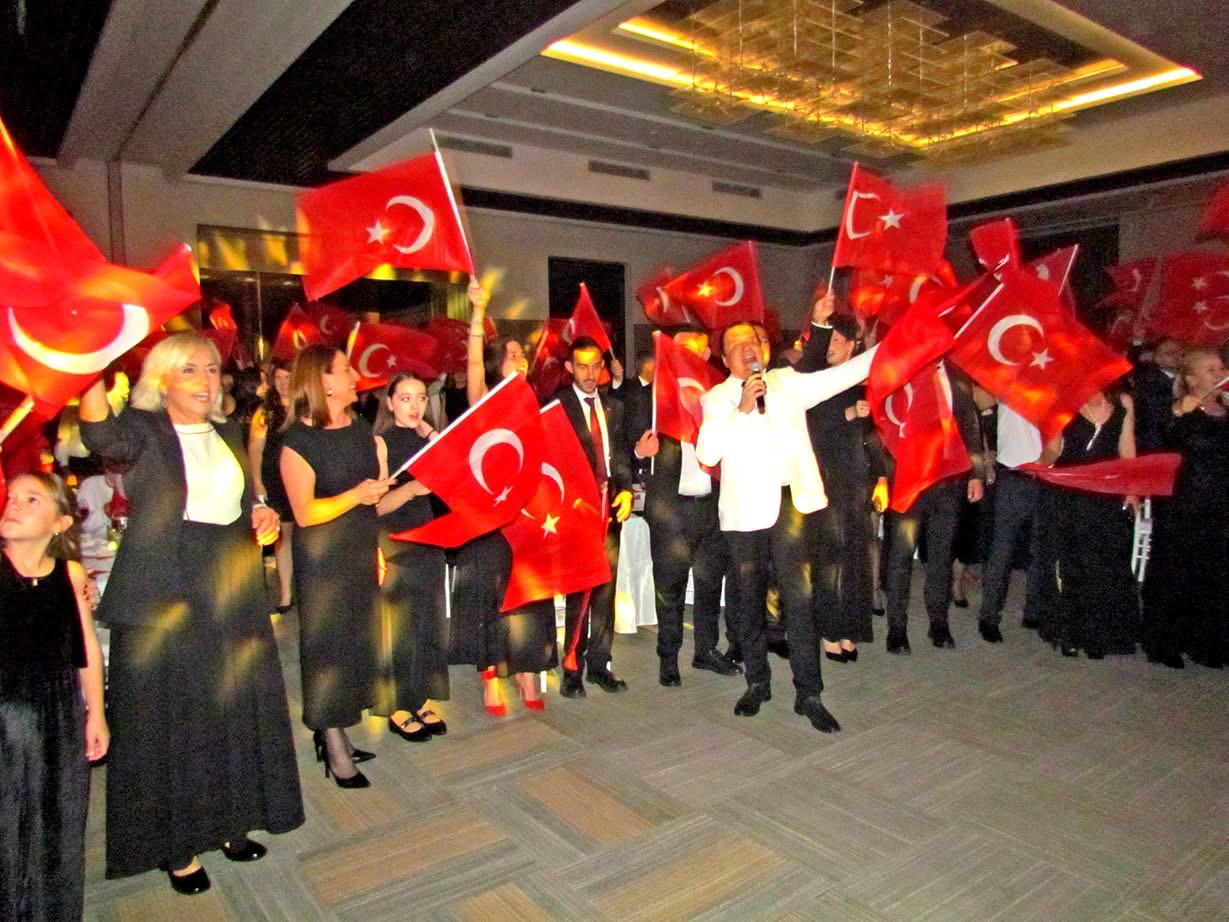 Çeşme’de Cumhuriyet Resepsiyonu Düzenlendi (3)