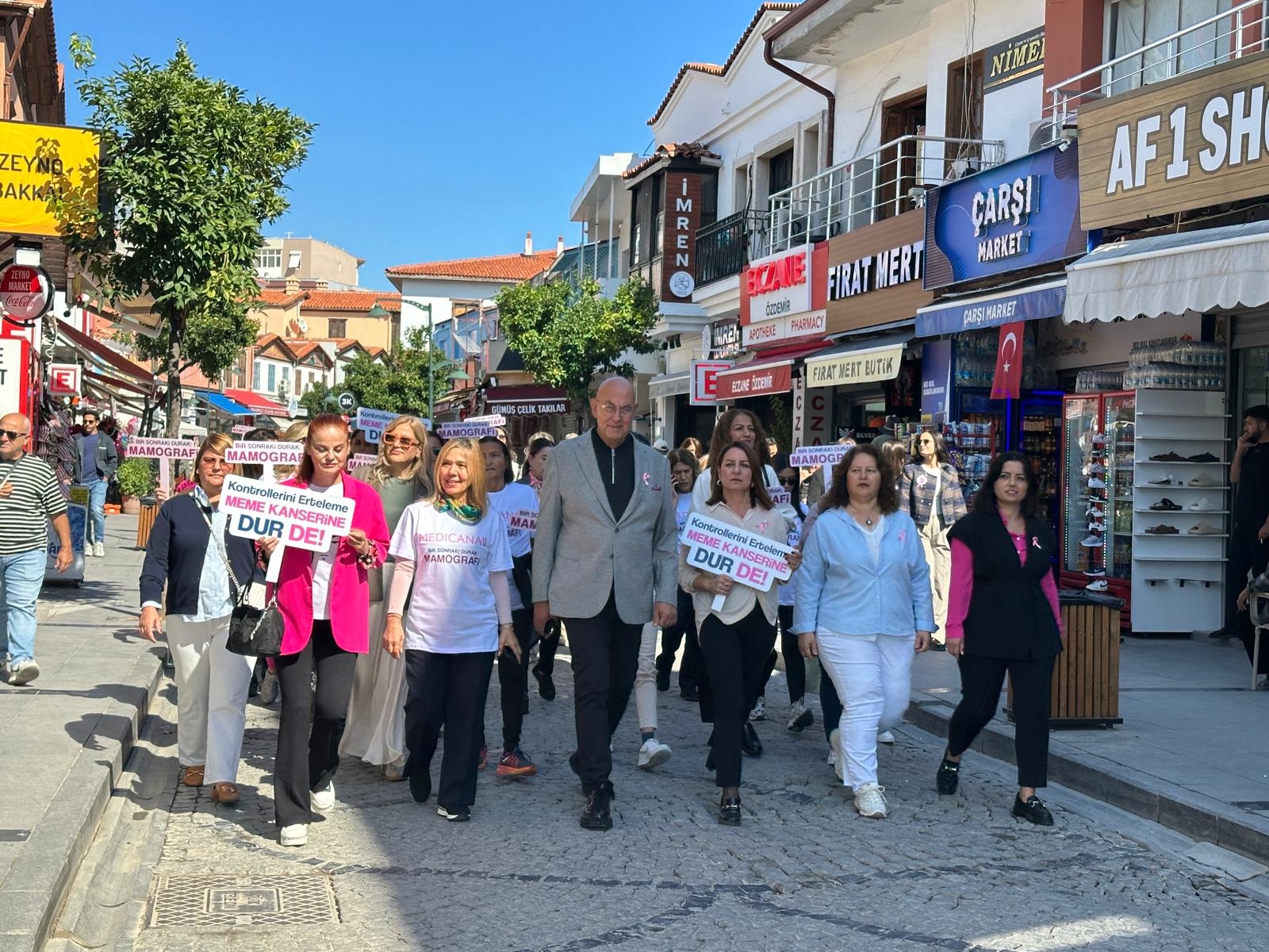 Çeşme’de Meme Kanseri Farkındalığı Için Pembe Adımlar Atıldı (15)