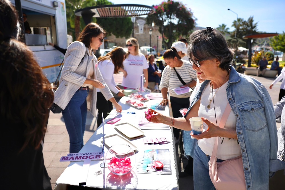 Çeşme’de Pembe Adımlar Atıldı (5)