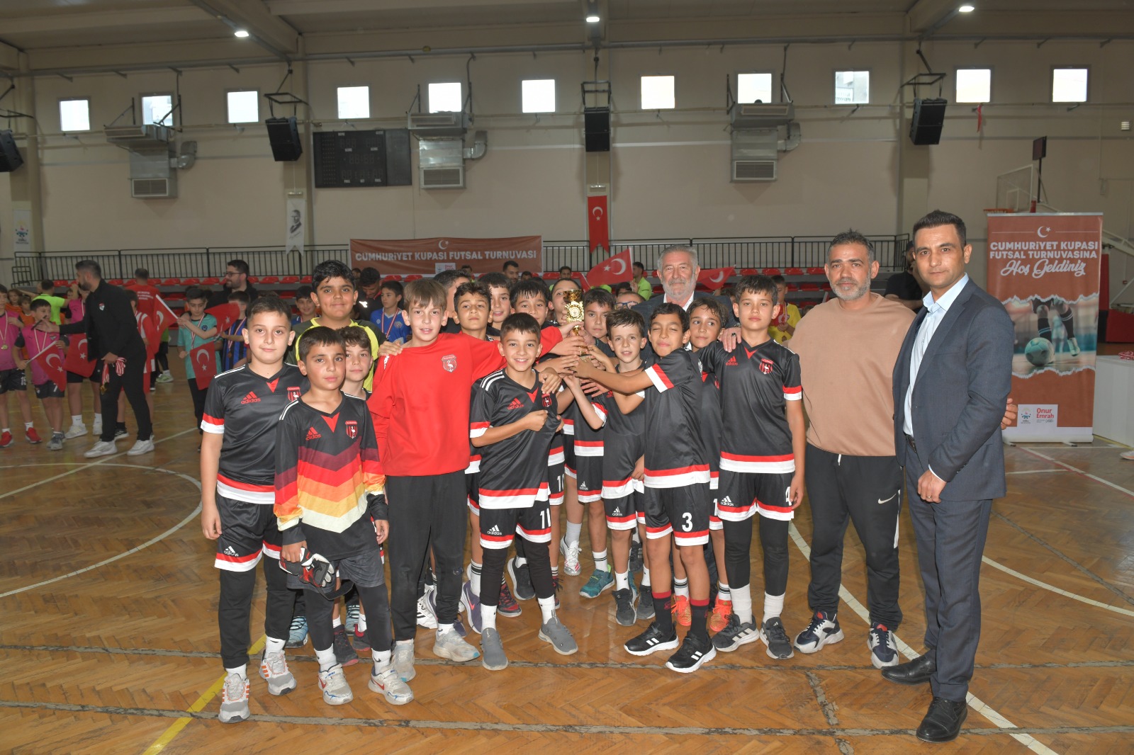 Çiğli’de Cumhuriyet Coşkusu Futsal Sahasında Yaşandı (5)