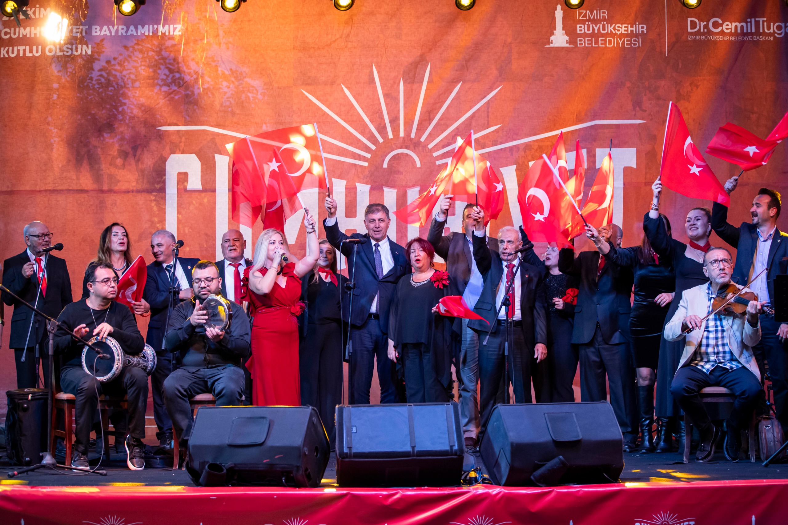 'Cumhuriyet En Çok İzmir’e Yakışır' Bayram Coşkusu Belevi’de Doruğa Çıktı (4)