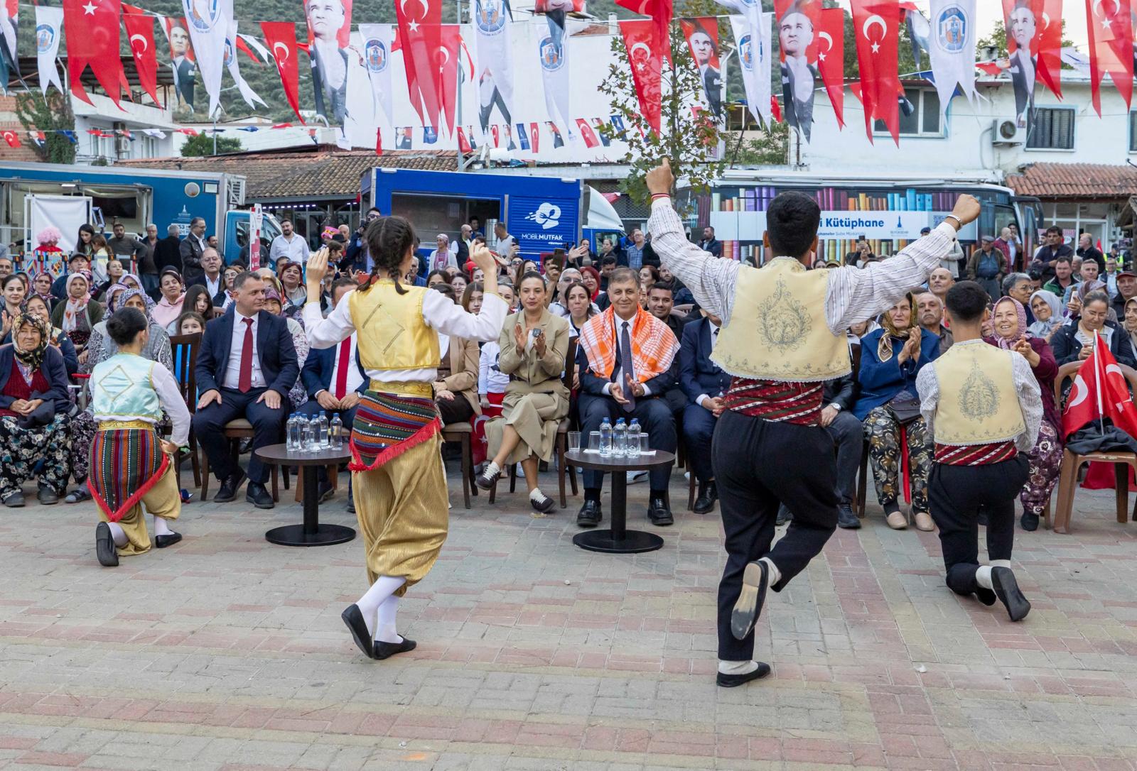 'Cumhuriyet En Çok İzmir’e Yakışır' Bayram Coşkusu Belevi’de Doruğa Çıktı (5)
