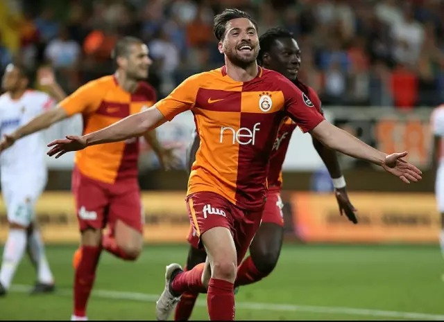 Fenerbahce De Oynamis Galatasara