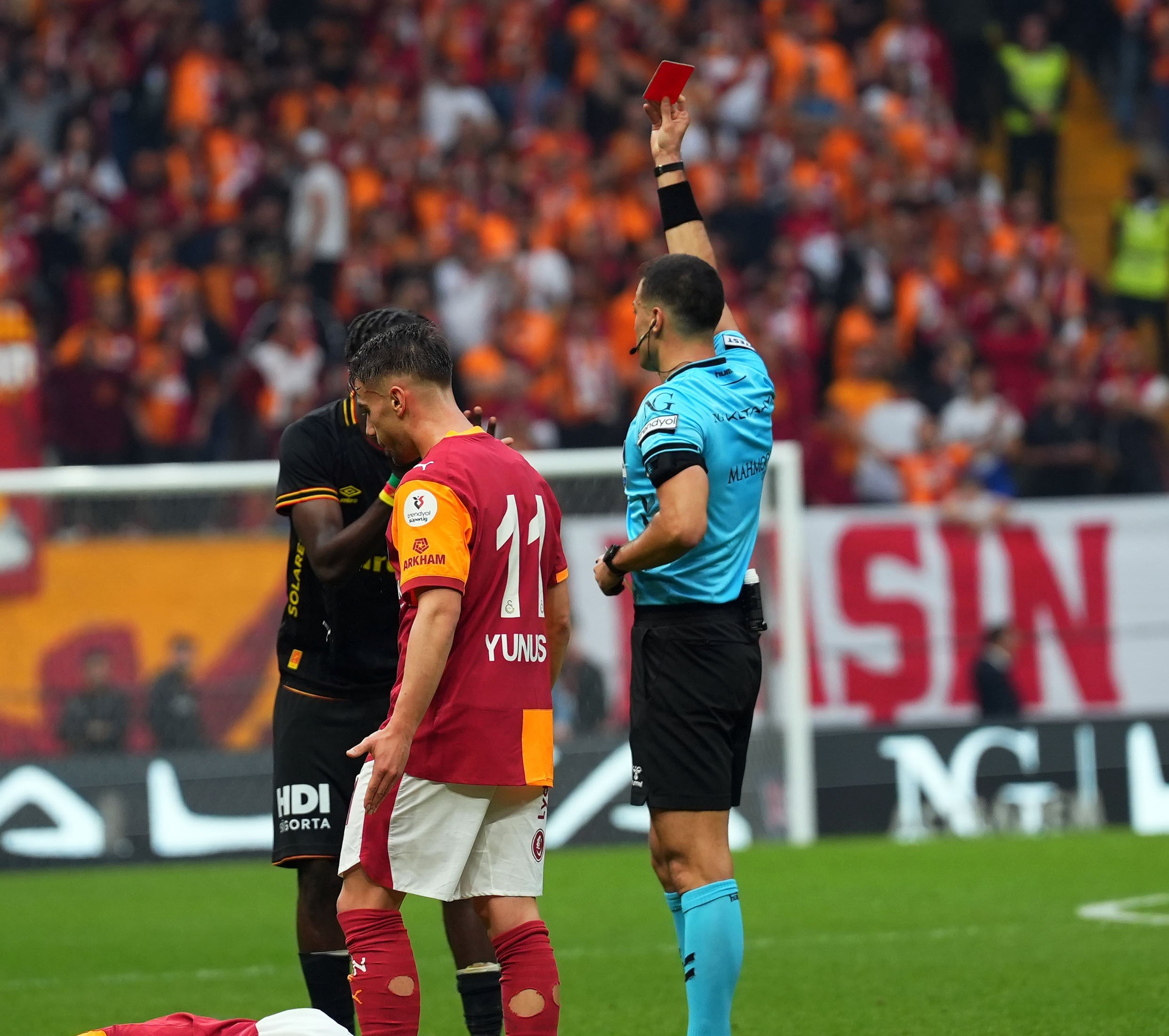 Göztepe’den Flaş Paylaşım 'Her Sene Aynı Film' Videosu Olay Oldu (3)