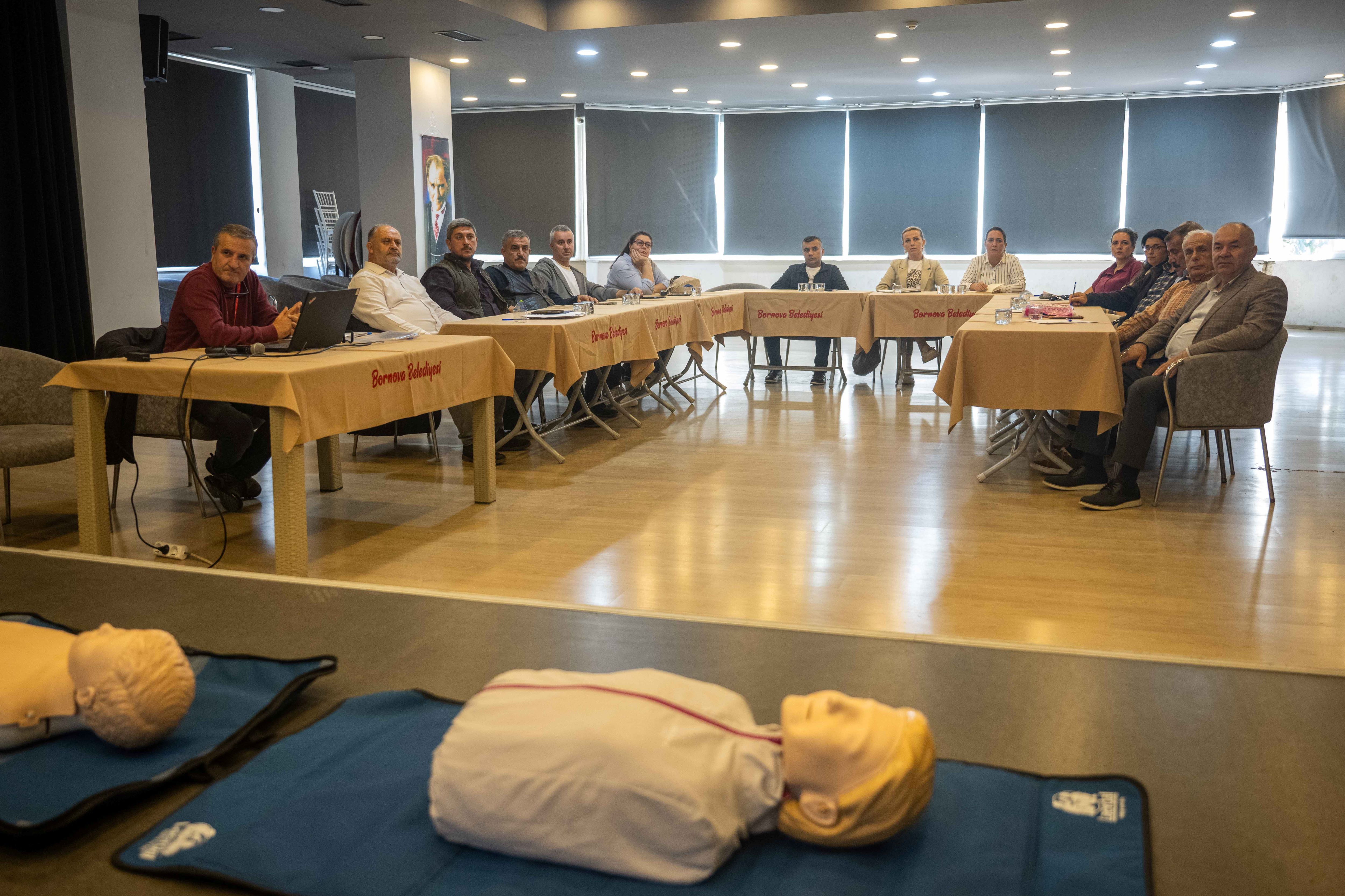 Hayat Kurtaran Proje Bornovalı Muhtarlara Özel Eğitim (3)