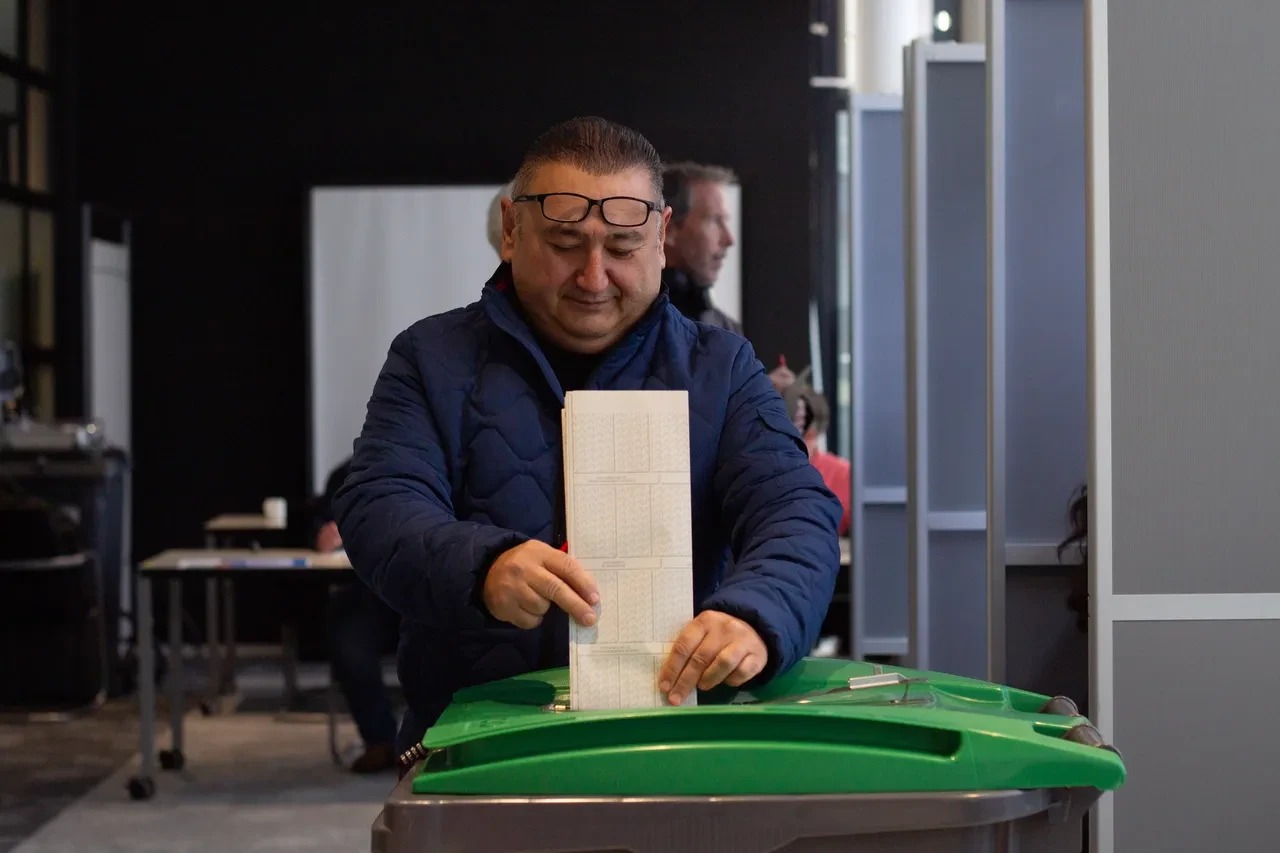 Hollandada Genel Secimler Icin S