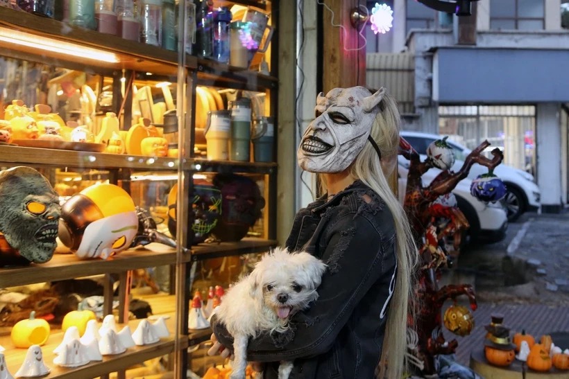 İran’da Yetkililere Rağmen Cadılar Bayramı Çılgınlığı! (2)