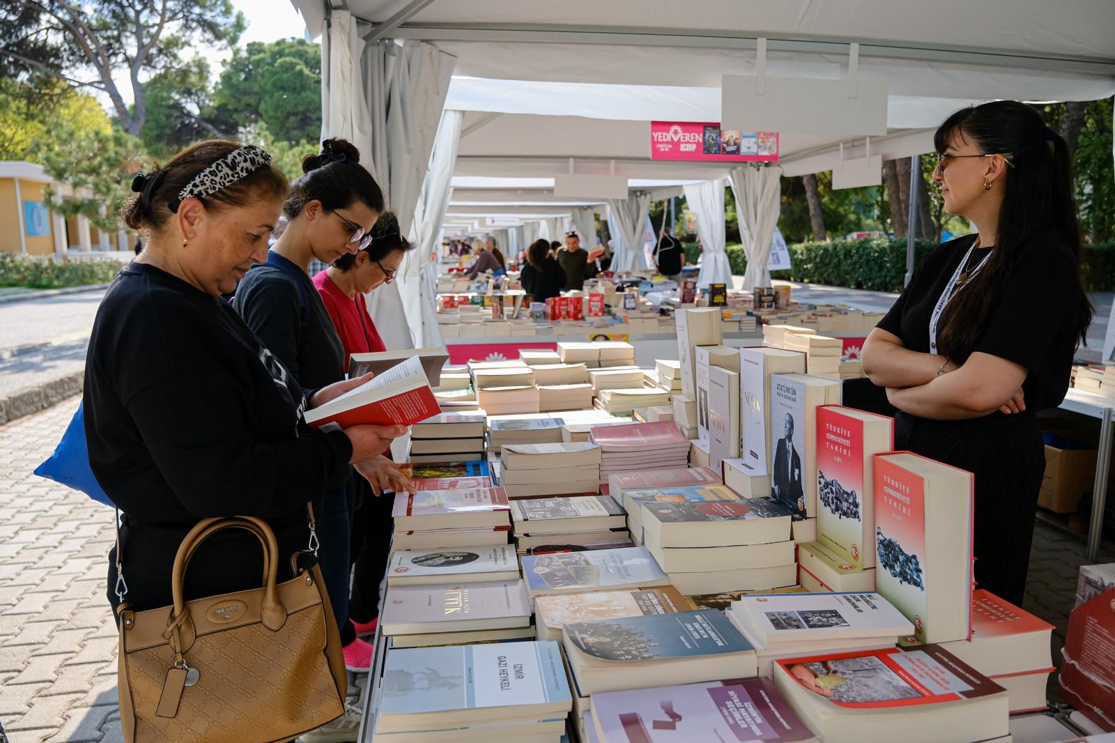 İzki̇tap Fikir Söyleşileri’nde Kadifekale Örneği 'Toprağa Dokunmak Istiyoruz' Dediler, Hayatları Değişti (4)