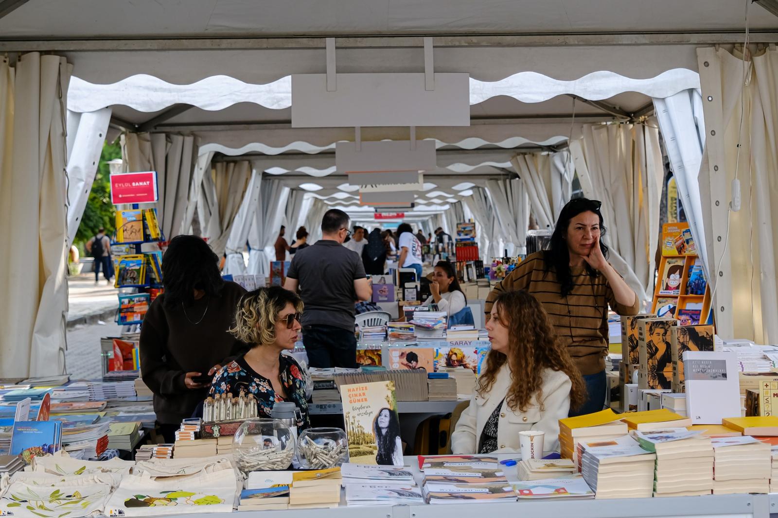 İzki̇tap Fikir Söyleşileri’nde Kadifekale Örneği 'Toprağa Dokunmak Istiyoruz' Dediler, Hayatları Değişti (5)