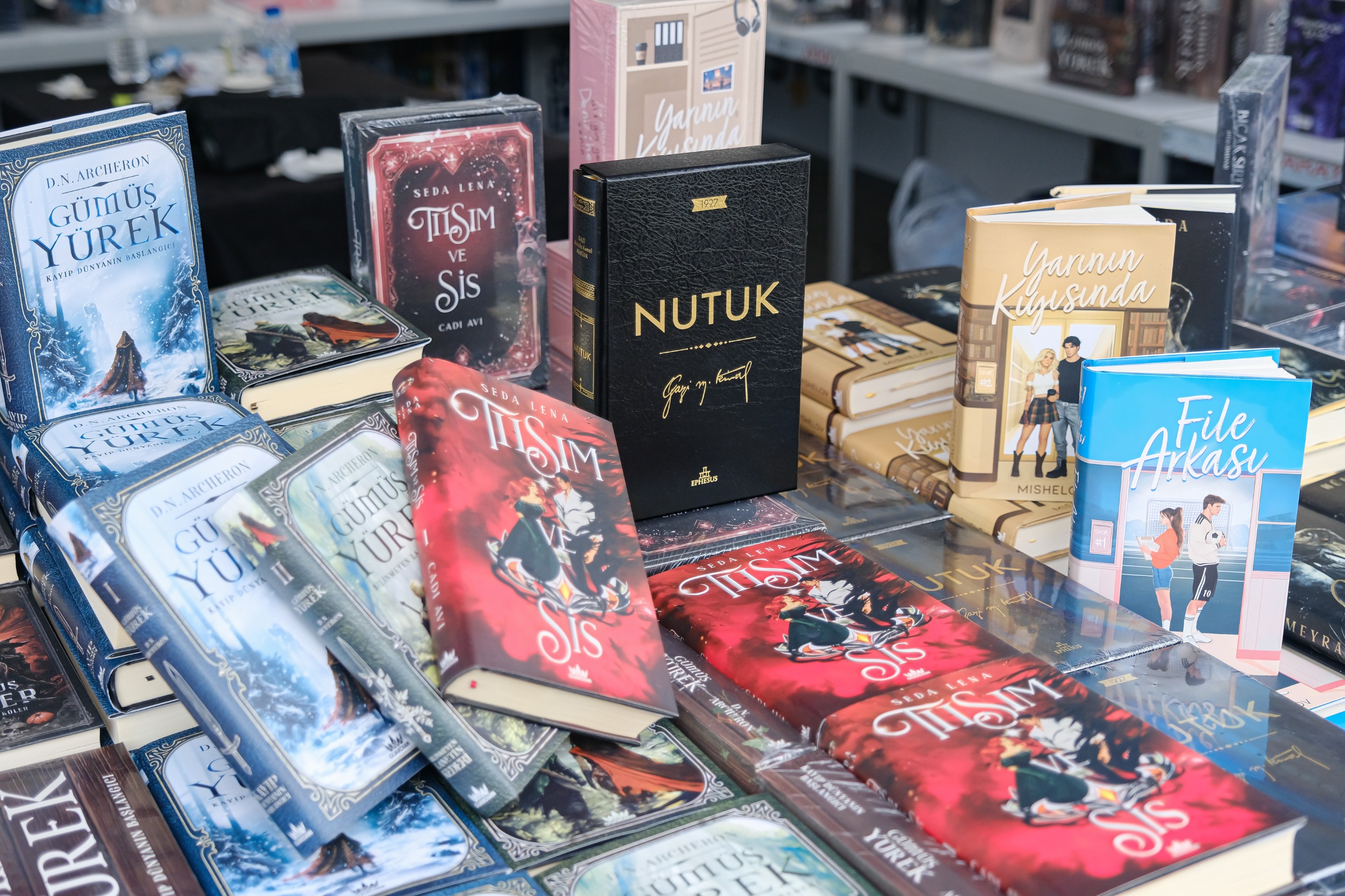 İzki̇tap Fuarı Hafta Sonunda Ünlü Yazarları Ağırlayacak (7)