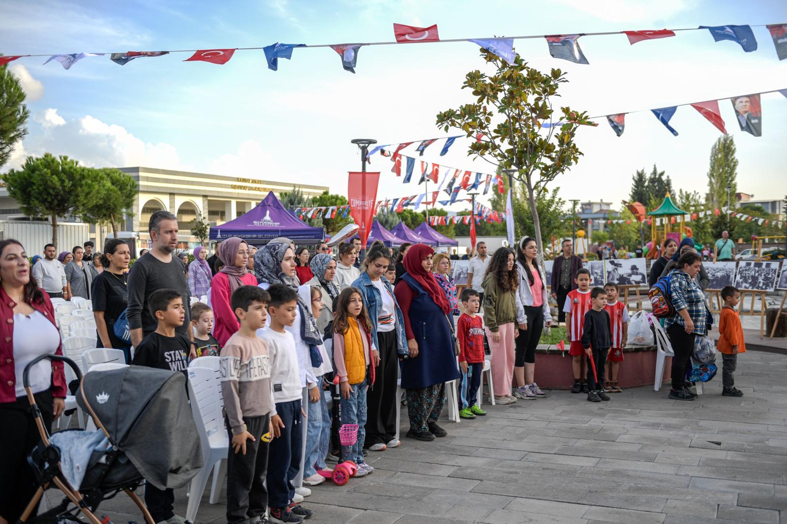 İzmir 'Cumhuriyet Her Yerde' Etkinlikleriyle Kırmızı Beyaza Büründü (11)
