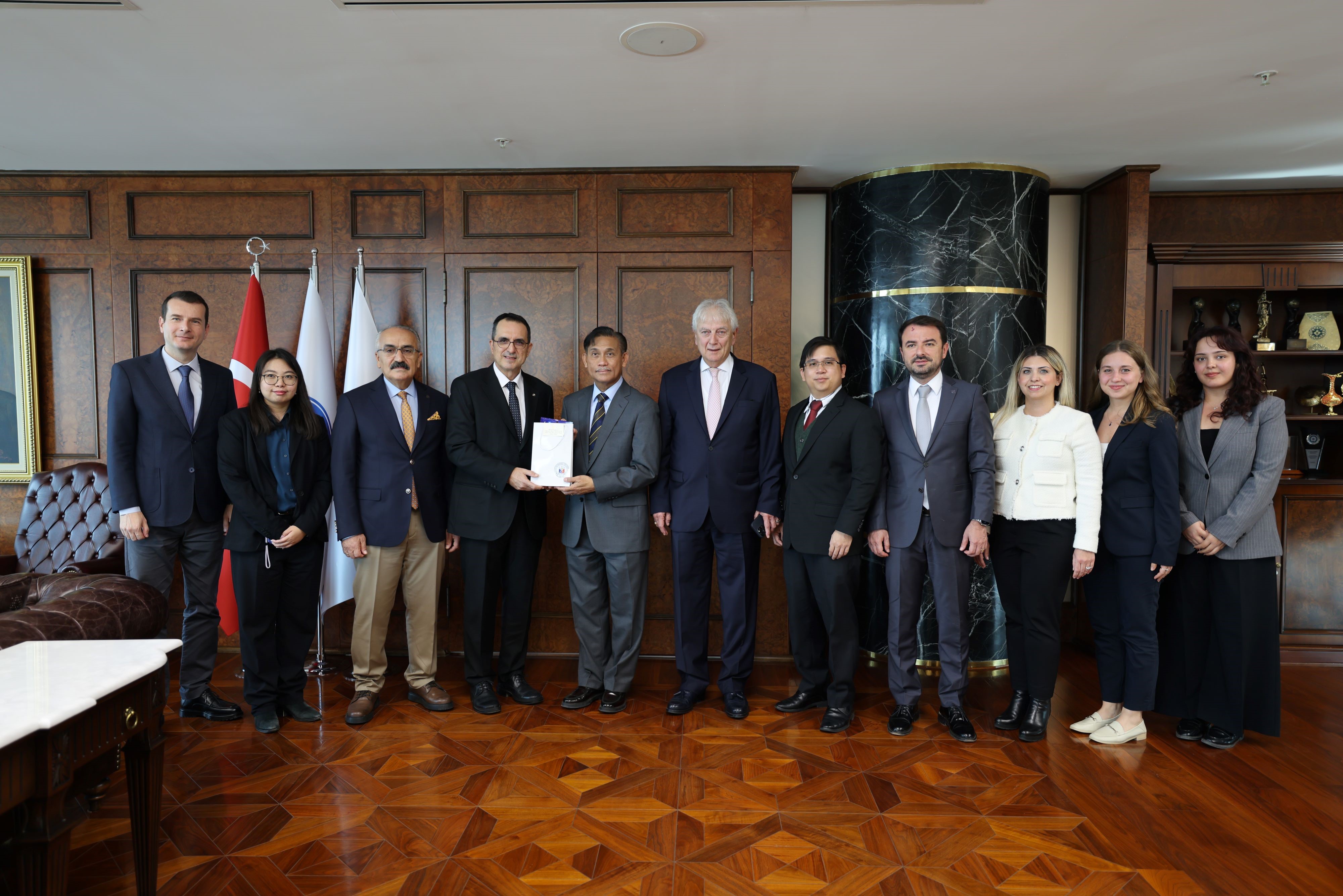 İzmir Iş Dünyası Rotayı Filipinler’e Çeviriyor (2)