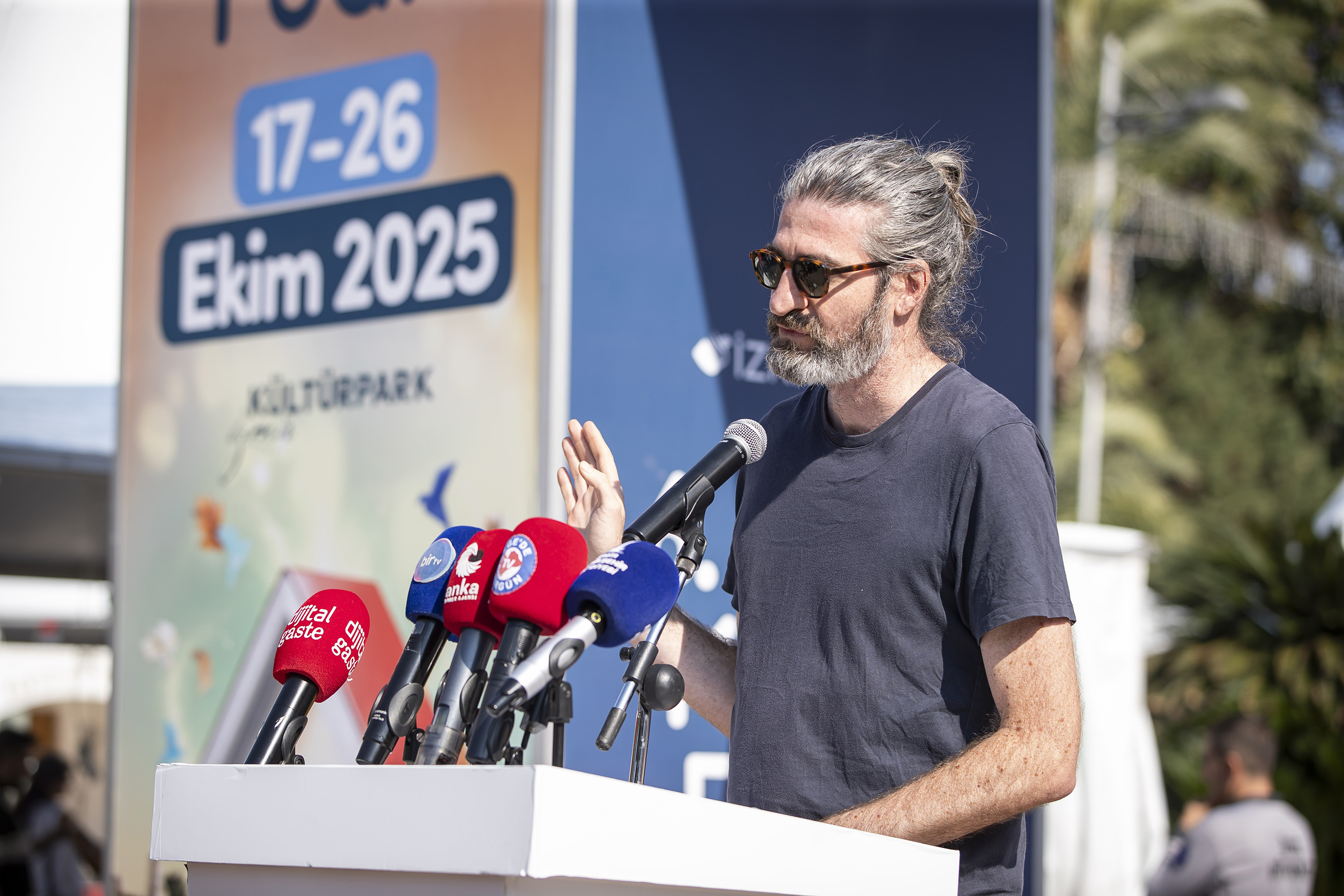 İzmir Kitap Fuarı Ve Edebiyat Festivali Kapılarını Açtı (3)