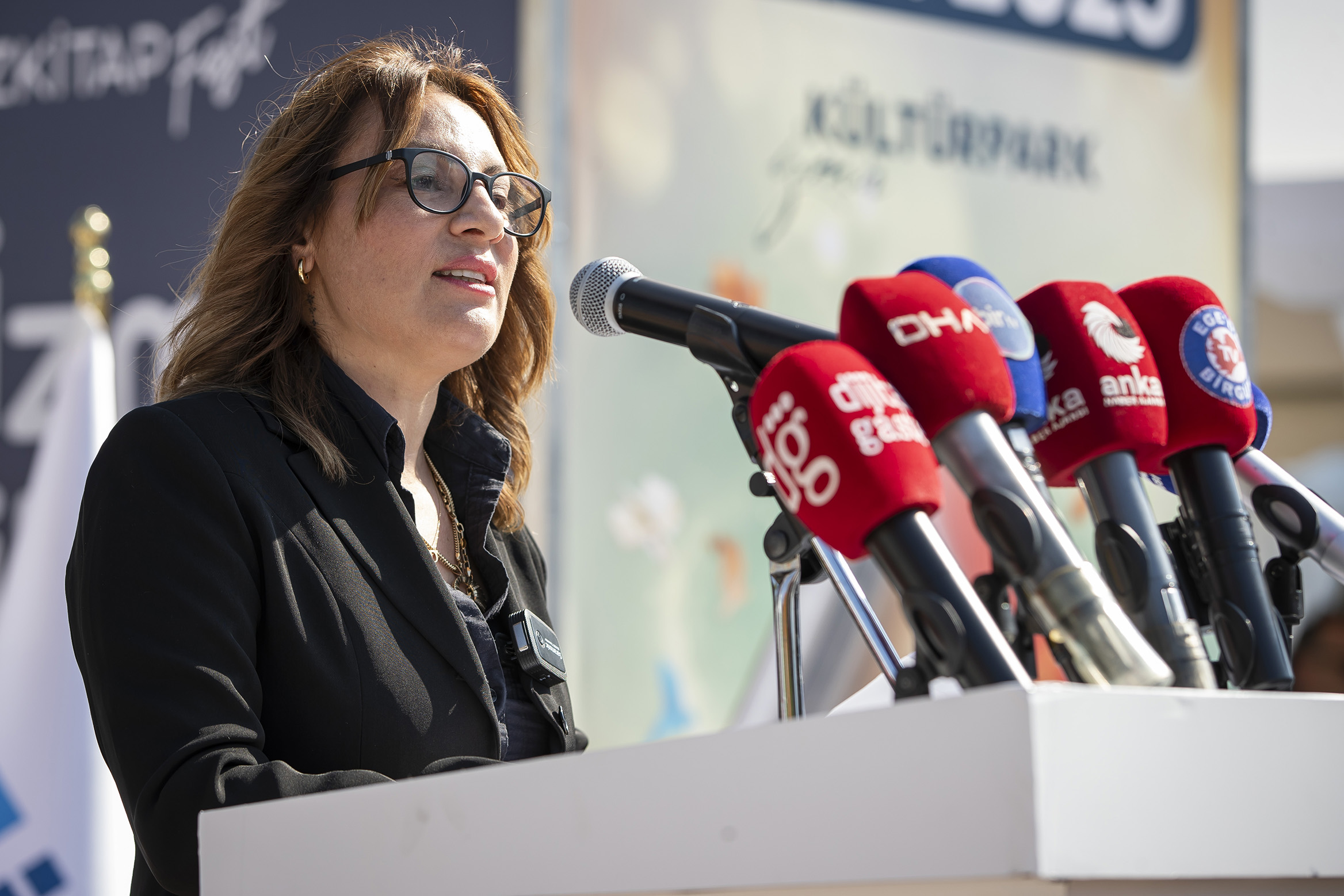 İzmir Kitap Fuarı Ve Edebiyat Festivali Kapılarını Açtı (4)