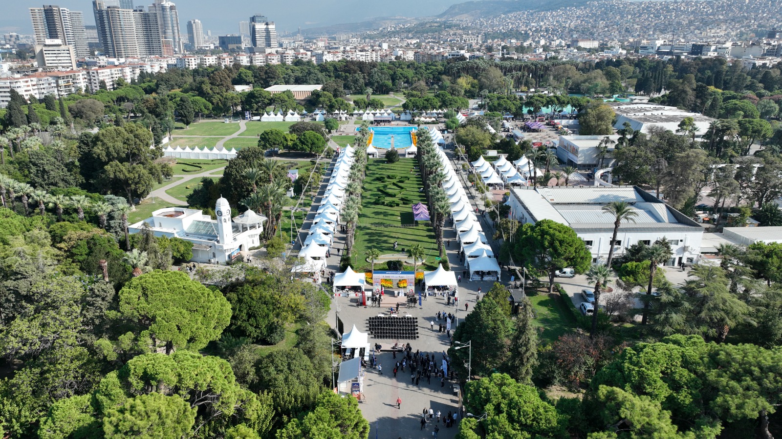 İzmir Kitap Fuarı Ve Edebiyat Festivali Kapılarını Açtı (7)
