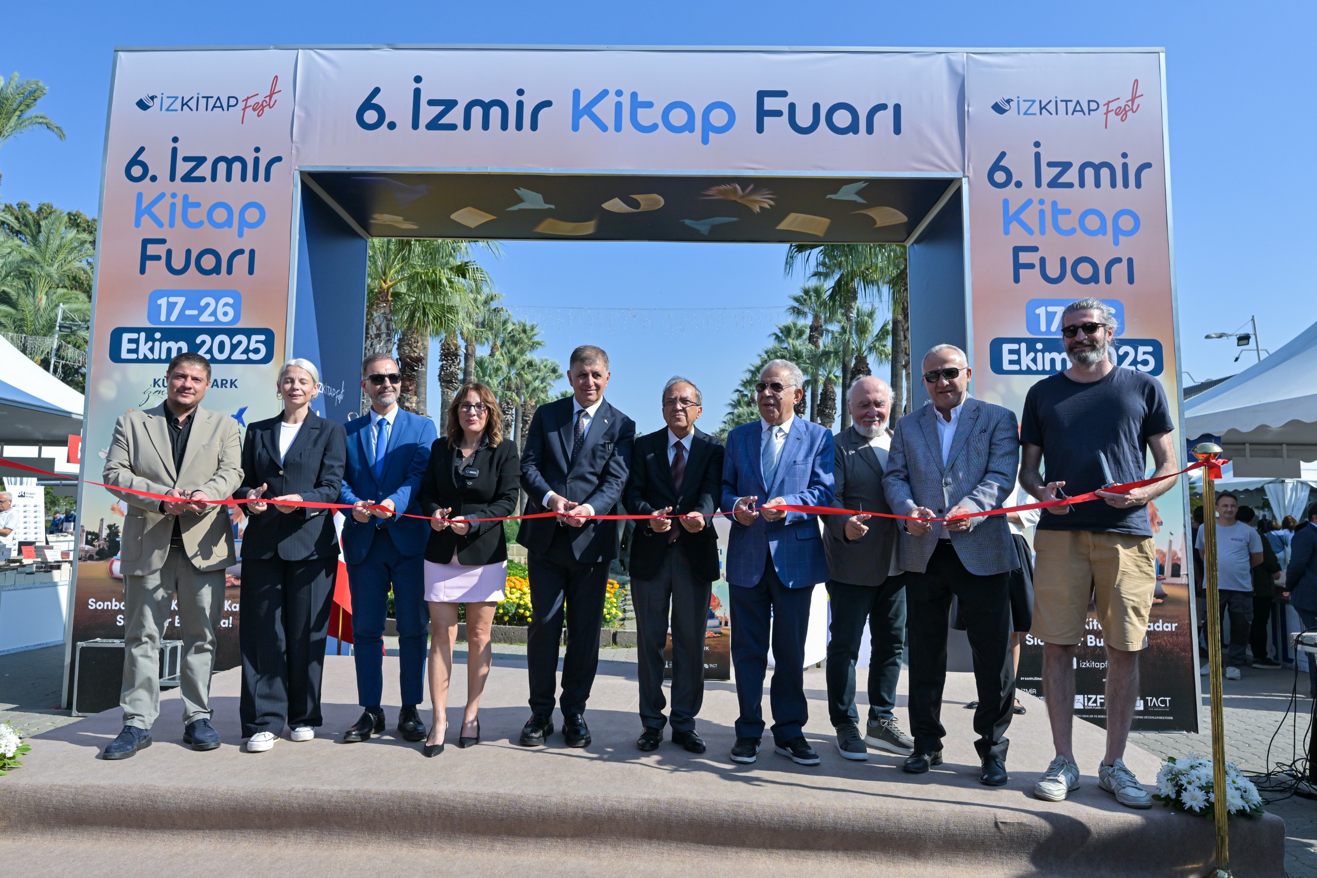 İzmir Kitap Fuarı’nda On Binler Buluştu! Edebiyatın Kalbi Kültürpark’ta (6)