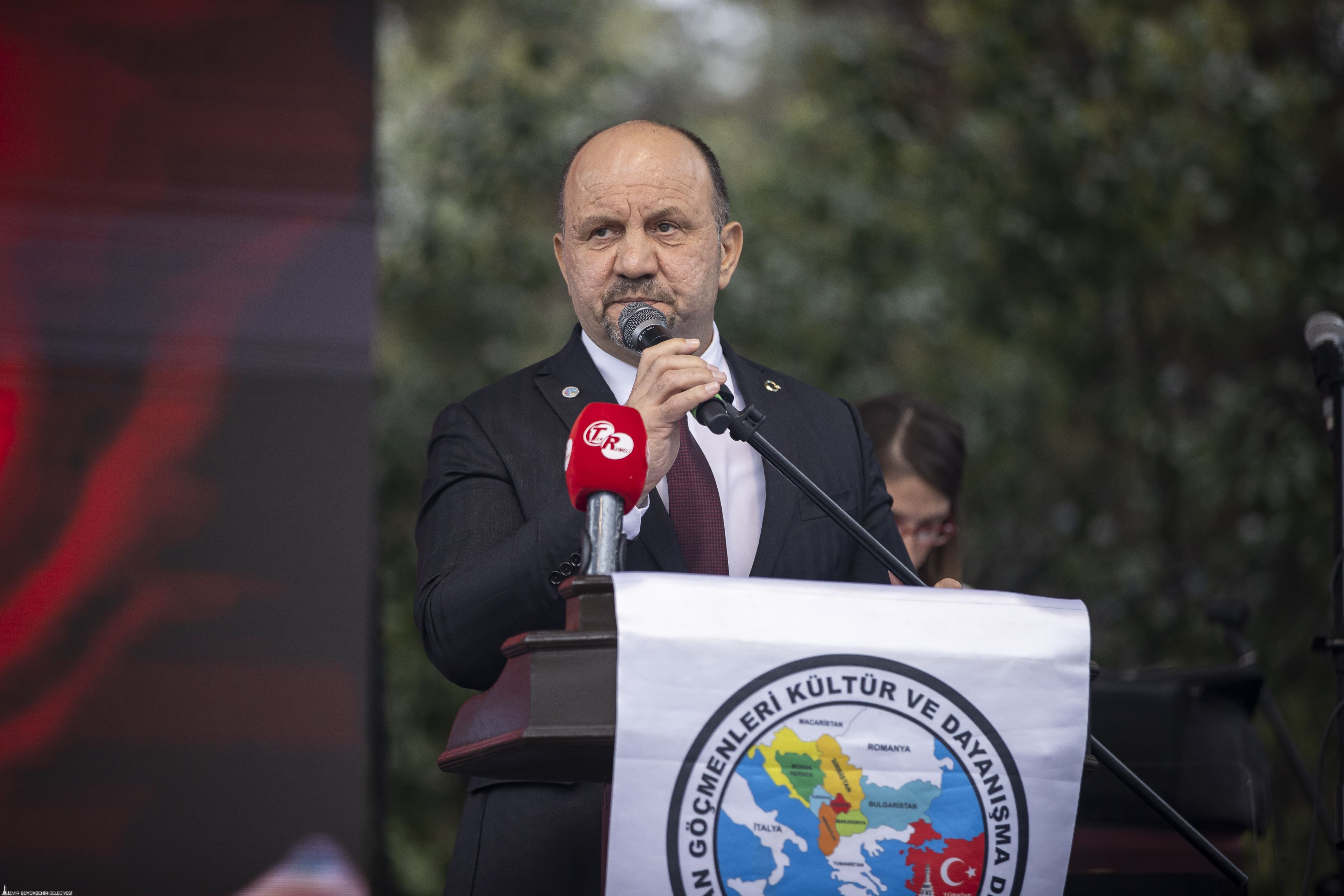 İzmir’de Balkan Kültürü Rüzgarı Esti Tugay’dan Anlamlı Konuşma (1)-1