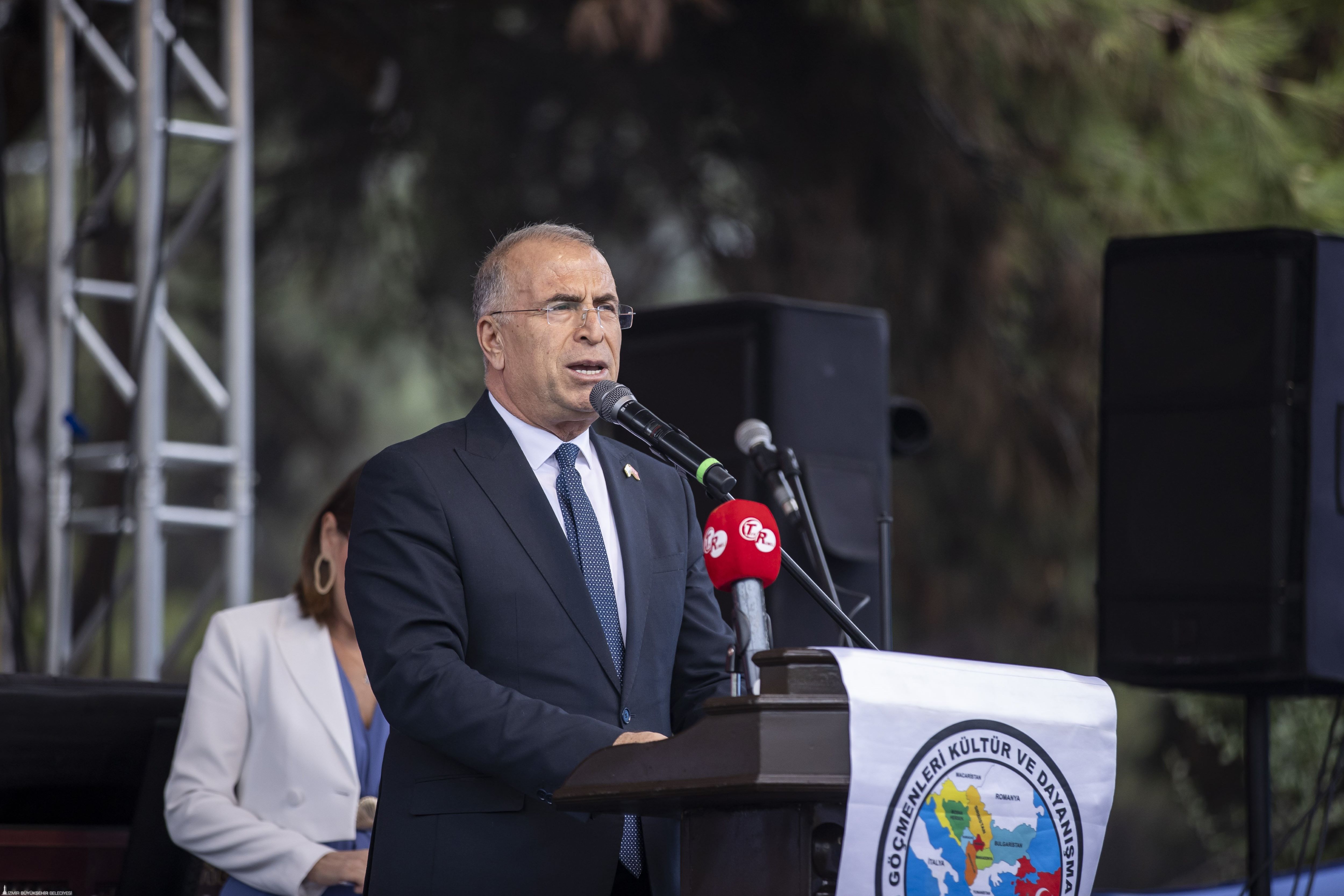 İzmir’de Balkan Kültürü Rüzgarı Esti Tugay’dan Anlamlı Konuşma (2)-1