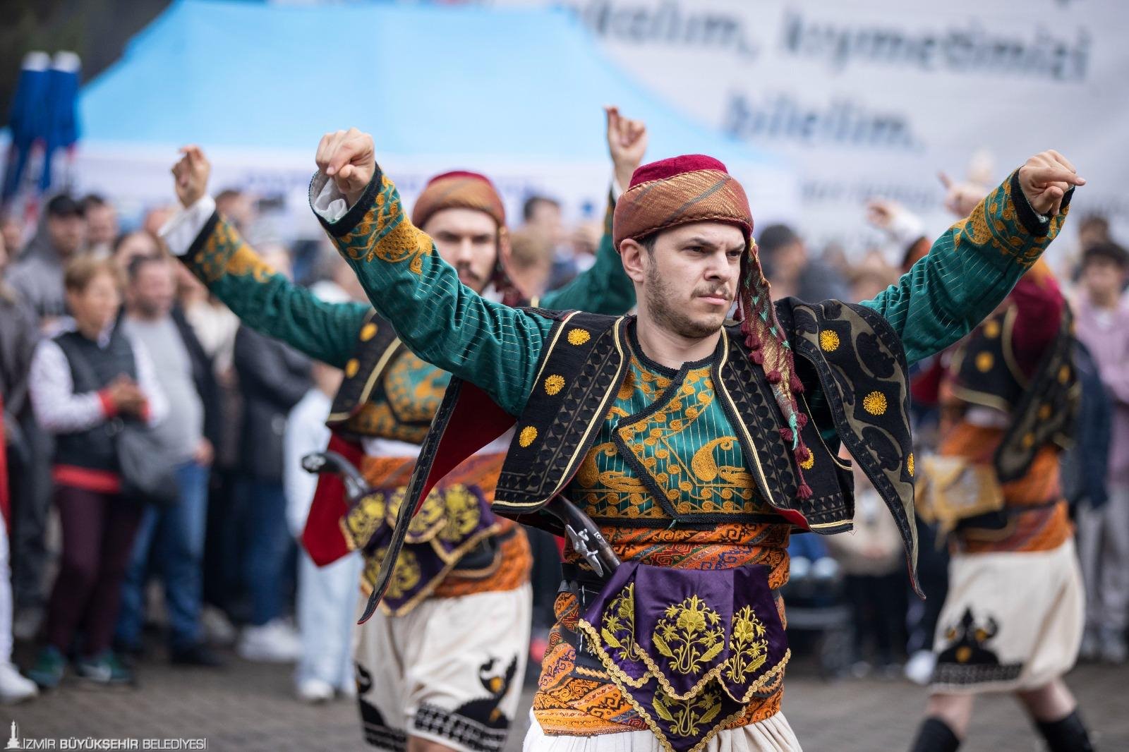 İzmir’de Balkan Kültürü Rüzgarı Esti Tugay’dan Anlamlı Konuşma (6)