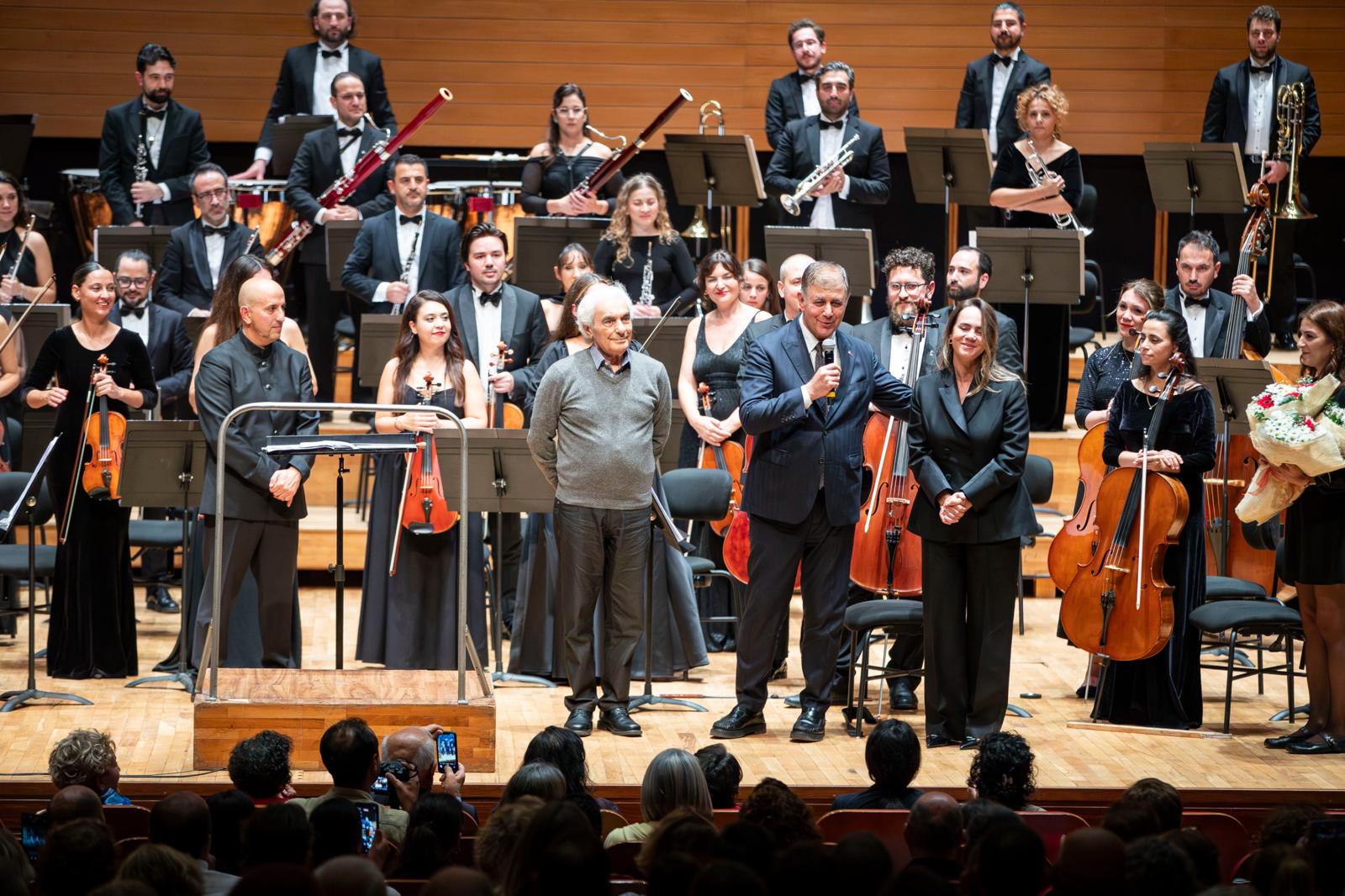 İzmir’de Büyüleyici Gece Oda Orkestrası’ndan Cumhuriyet Konseri (4)