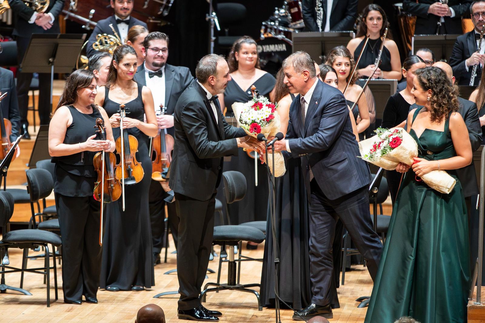 İzmir’de Büyüleyici Gece Oda Orkestrası’ndan Cumhuriyet Konseri (5)