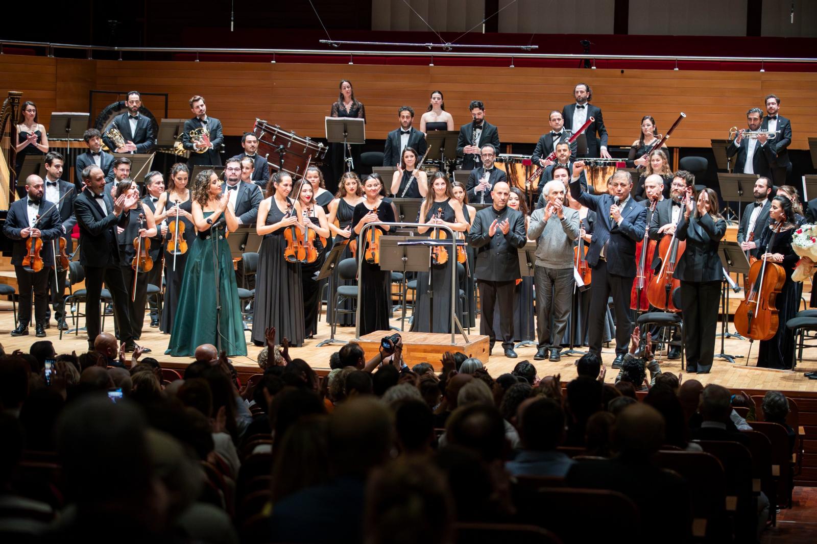İzmir’de Büyüleyici Gece Oda Orkestrası’ndan Cumhuriyet Konseri (9)