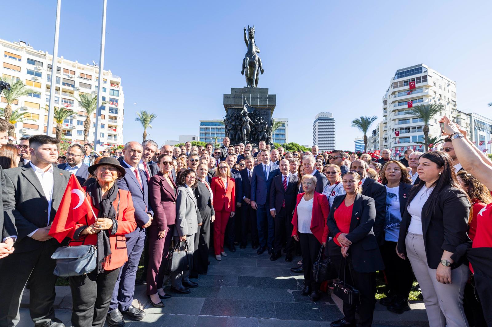 İzmir’de Chp’nin Cumhuriyet Coşkusu 'Her Chp’linin Borcu Halka' (12)