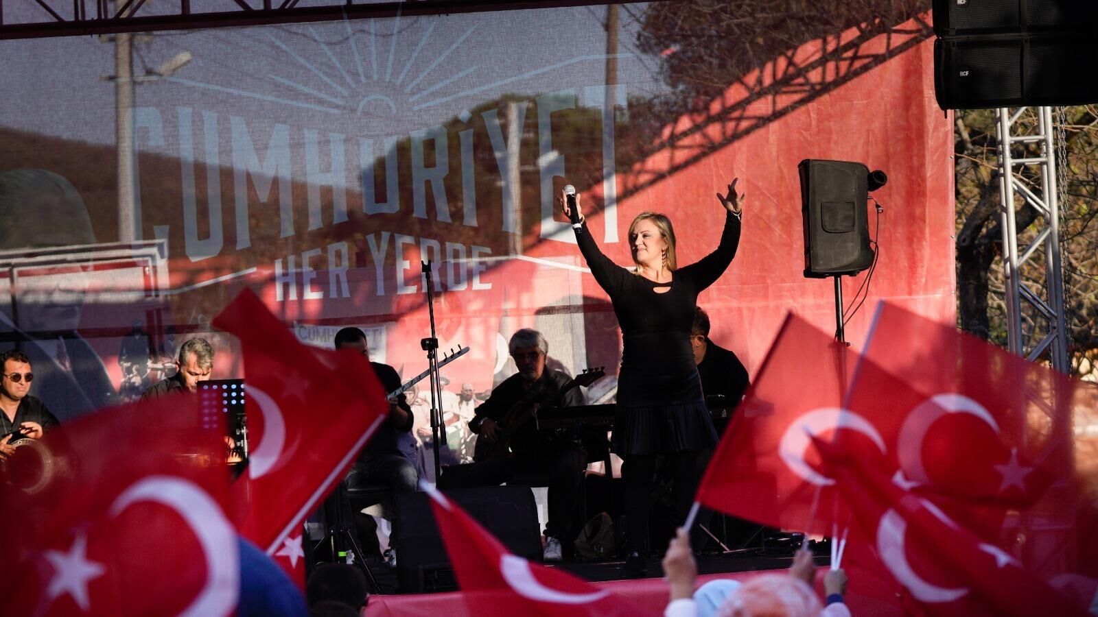 İzmir’de Cumhuriyet Coşkusu 'Her Yerde' Yaşanacak! (4)