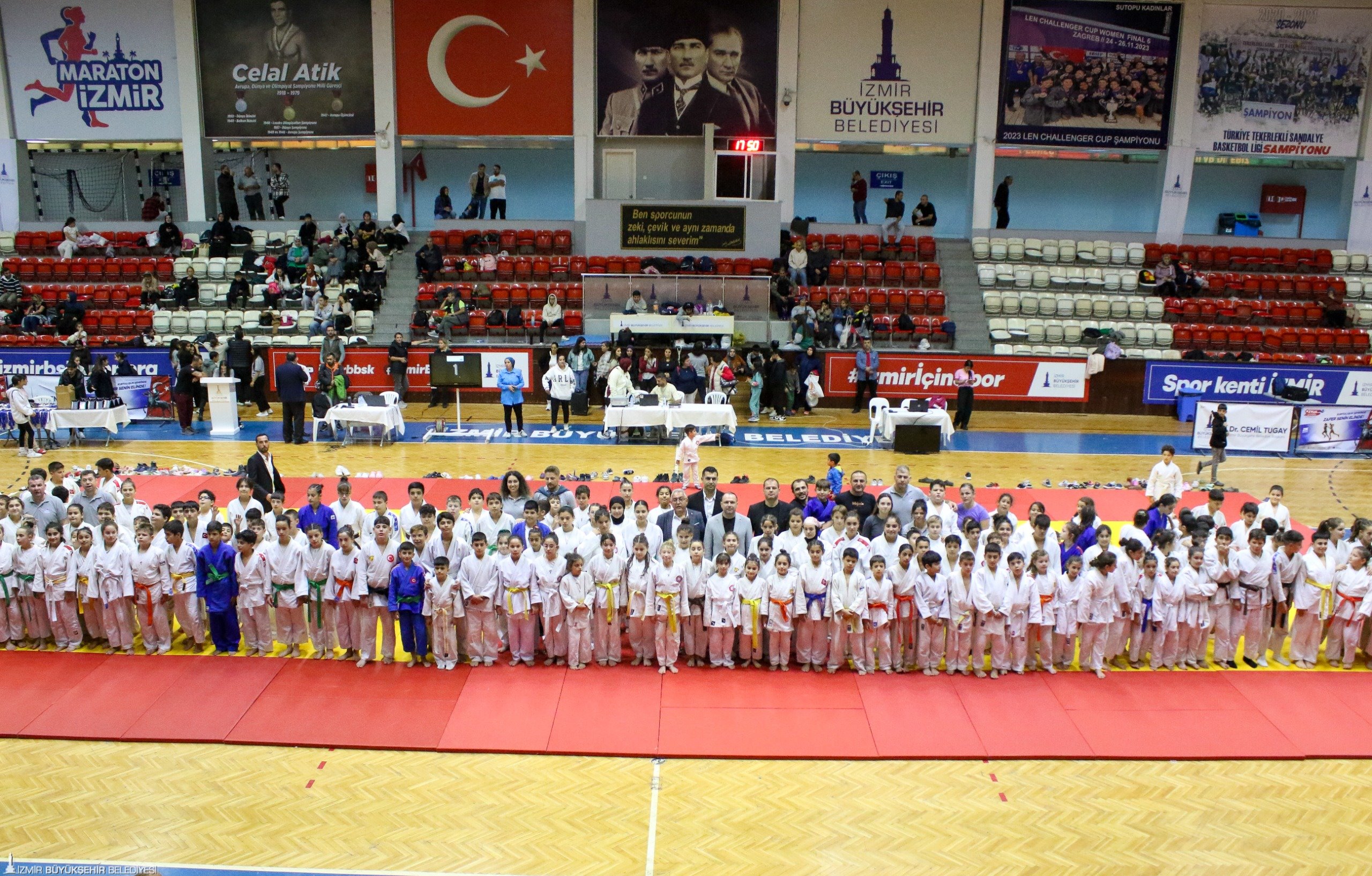 İzmir’de Cumhuriyet Coşkusu Mindere Taşındı Kültürpark’ta 350 Minik Sporcu Cumhuriyet Için Yarıştı (1)