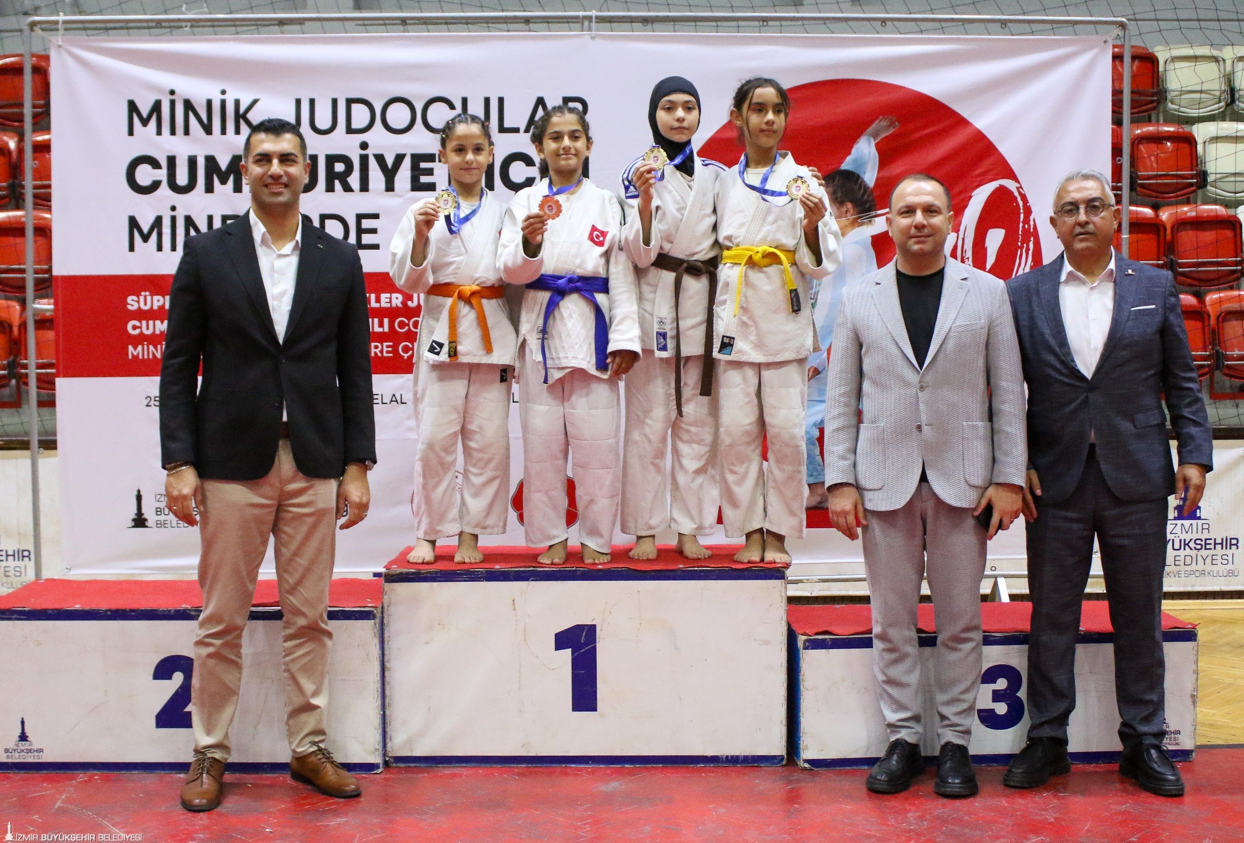 İzmir’de Cumhuriyet Coşkusu Mindere Taşındı Kültürpark’ta 350 Minik Sporcu Cumhuriyet Için Yarıştı (8)