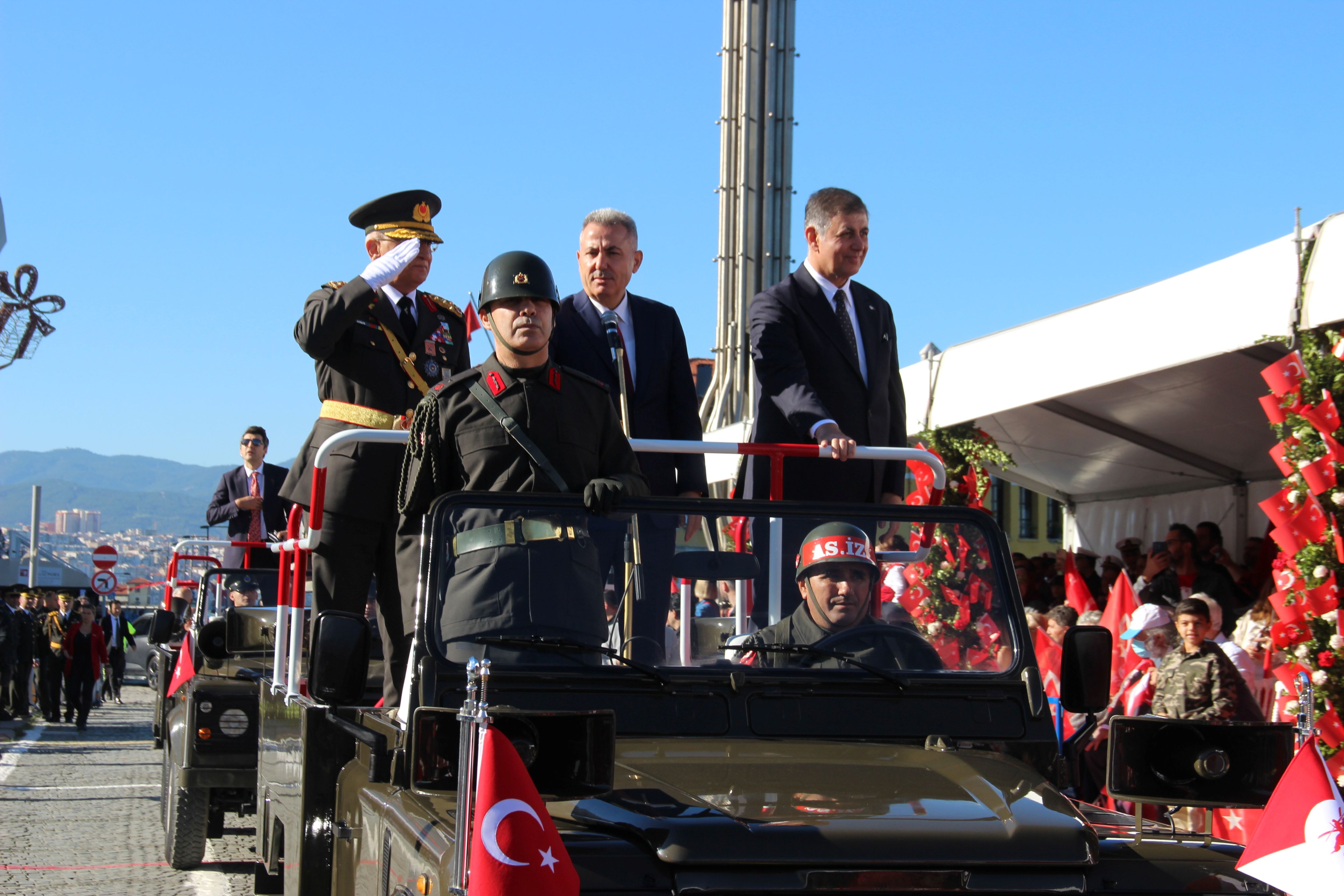 İzmir’de Cumhuriyet’in 102. Yılı Coşkuyla Kutlandı (1)